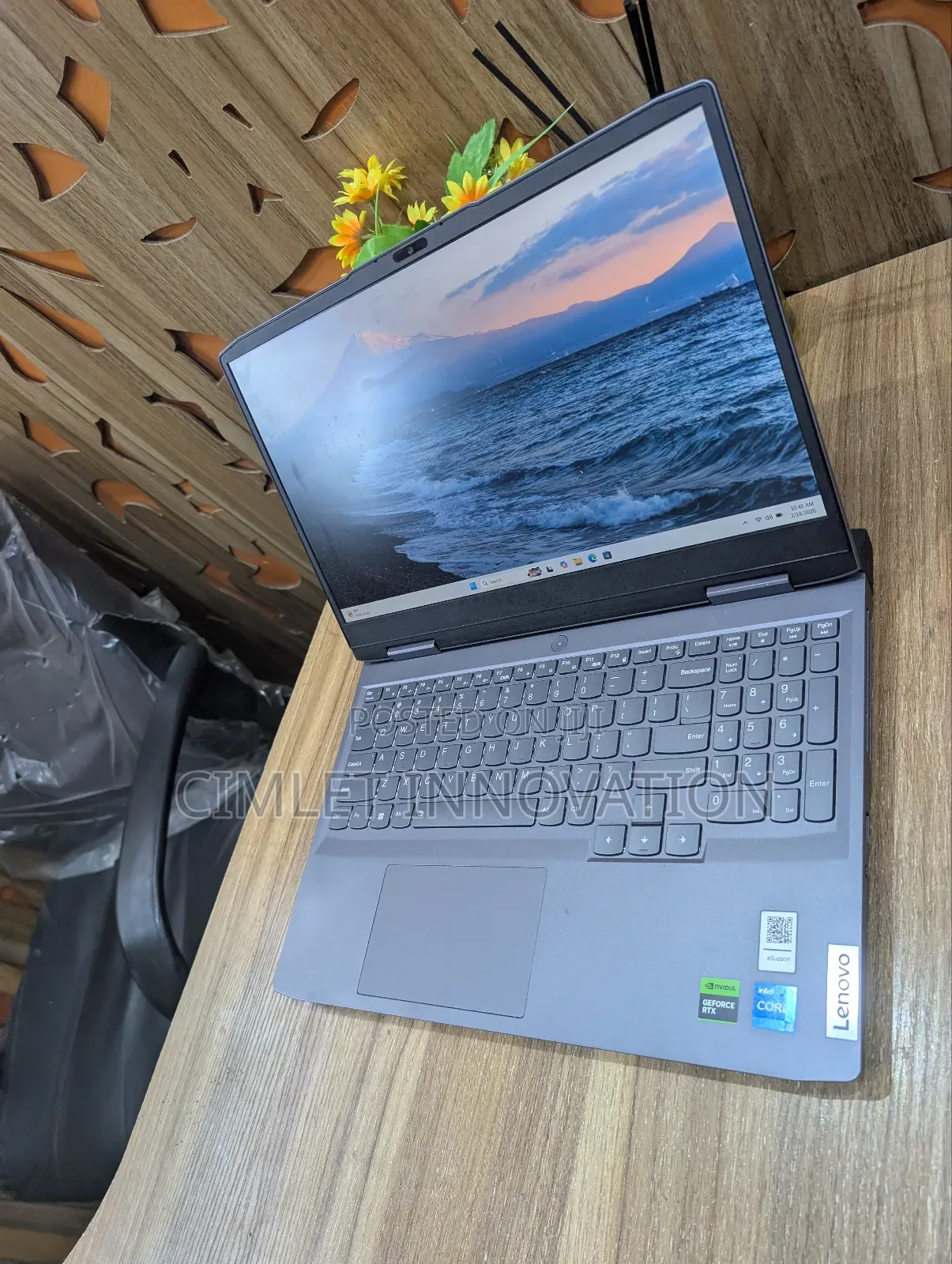 Laptop Lenovo LOQ 15IRH8 8GB Intel Core i5 SSD 1T