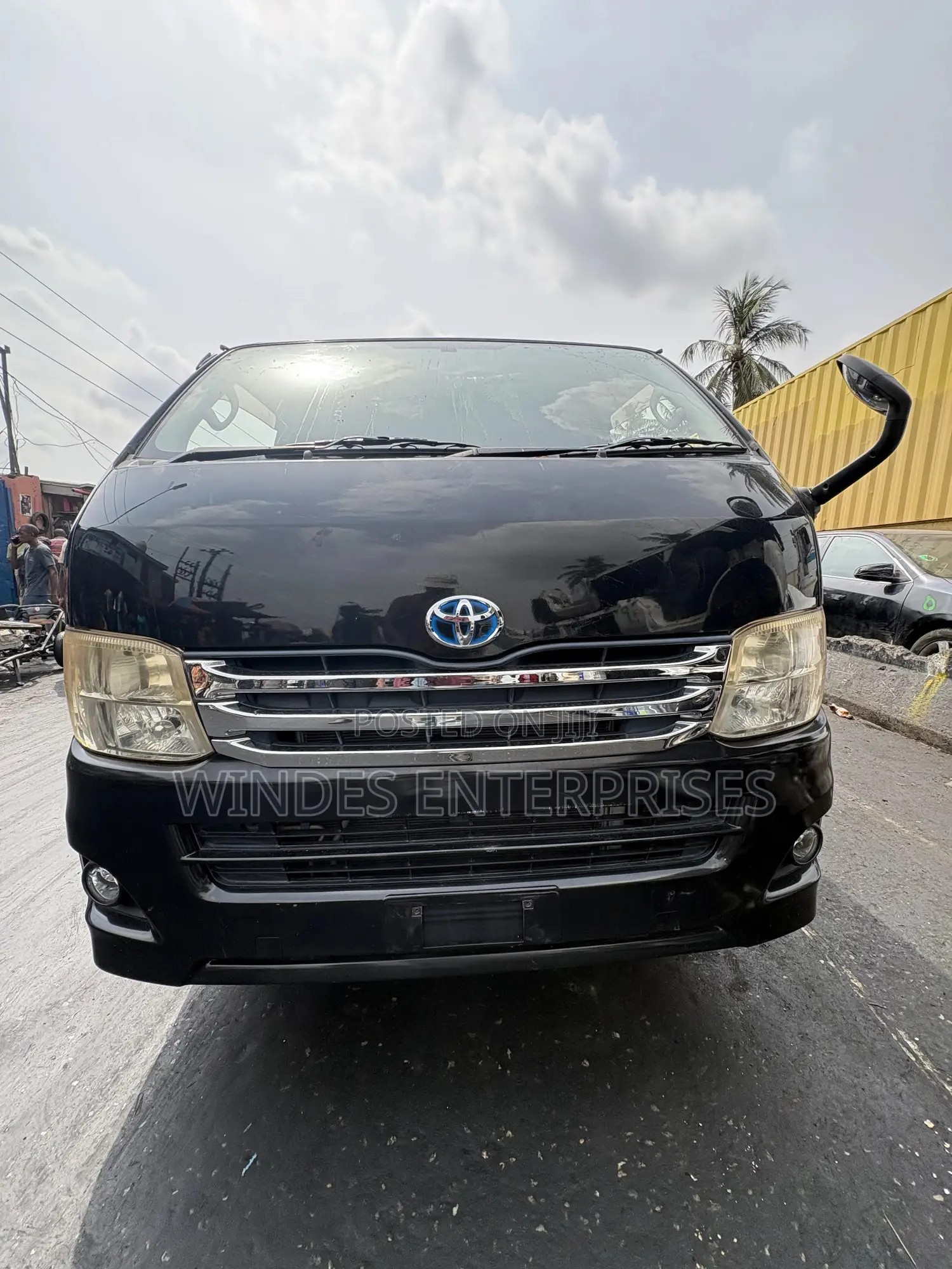 Toyota HiAce 2015 Black