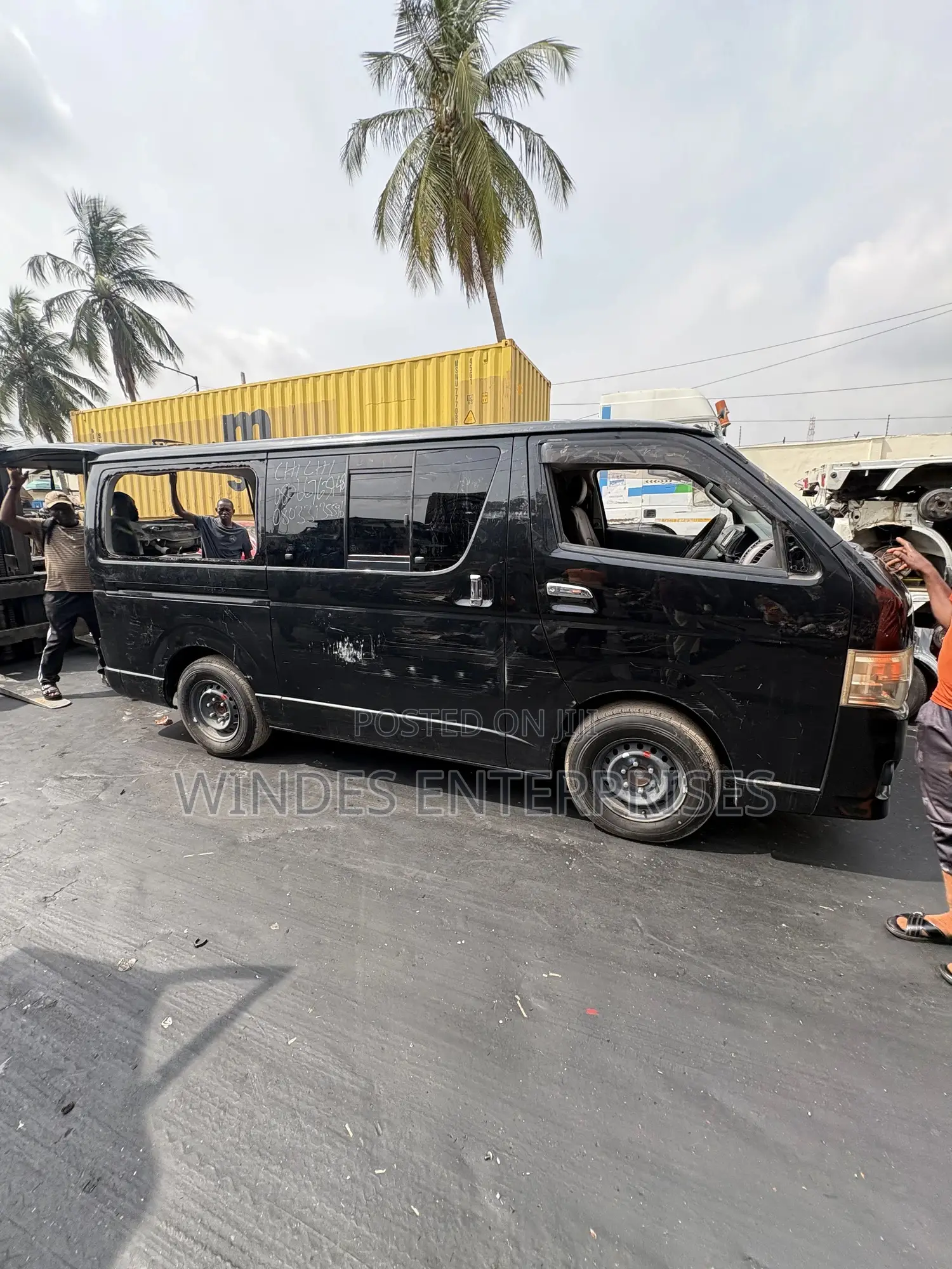 Toyota HiAce 2015 Black