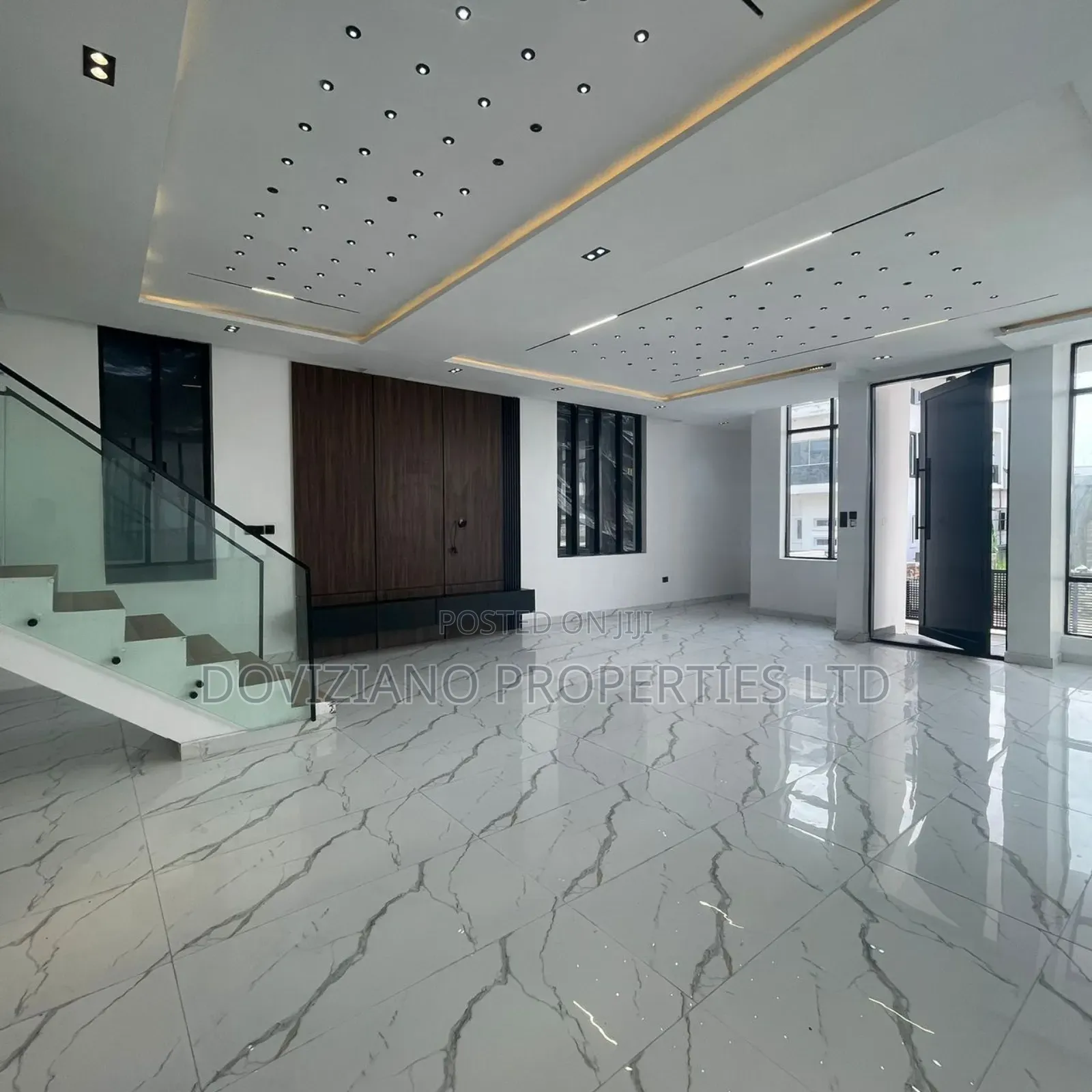 5bdrm Duplex in Chevron for sale