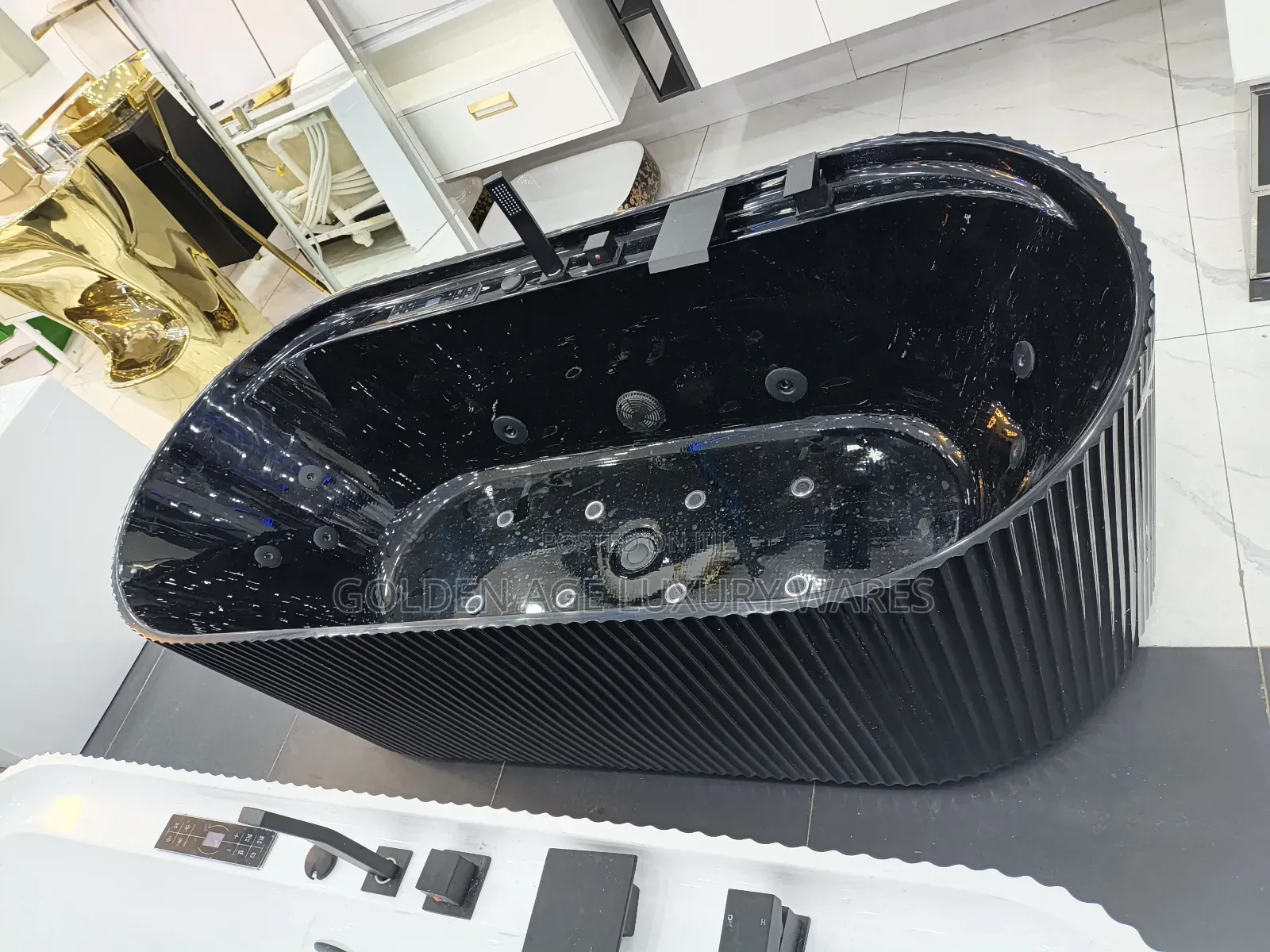 Plain Black Luxury Jacuzzi