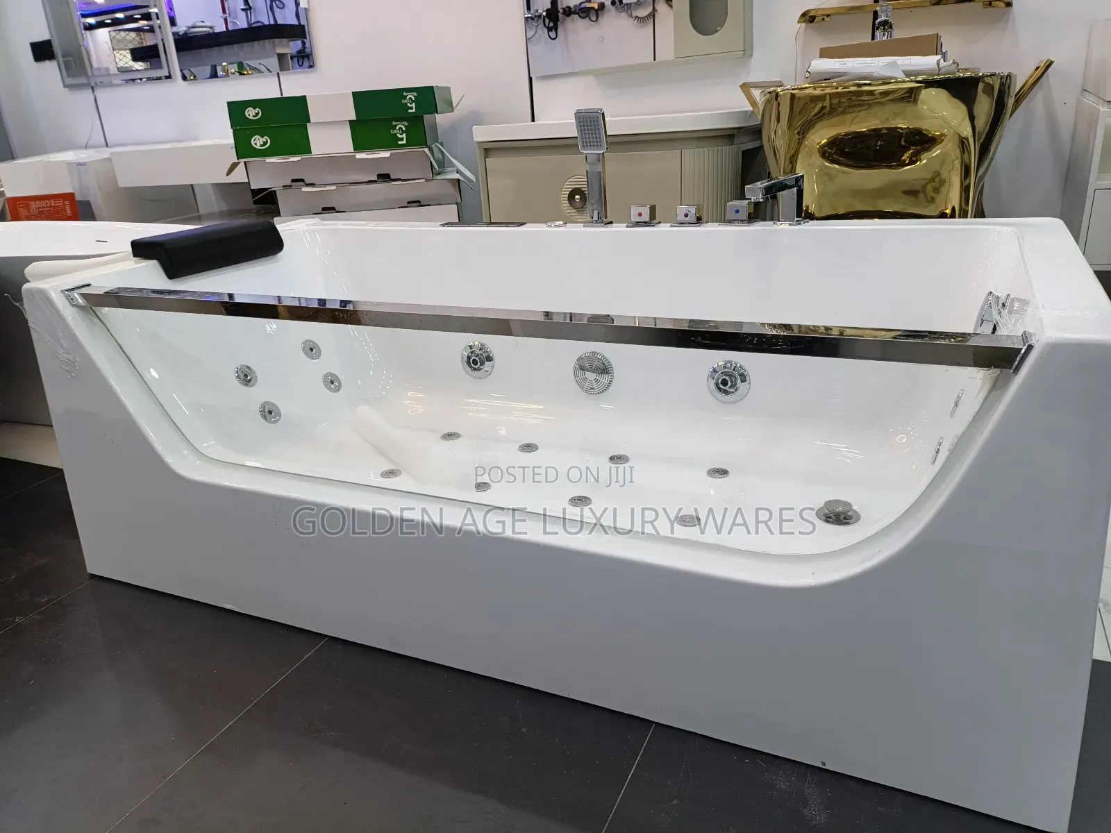 White and Stainless Luxury Jacuzzi With See Through Glass