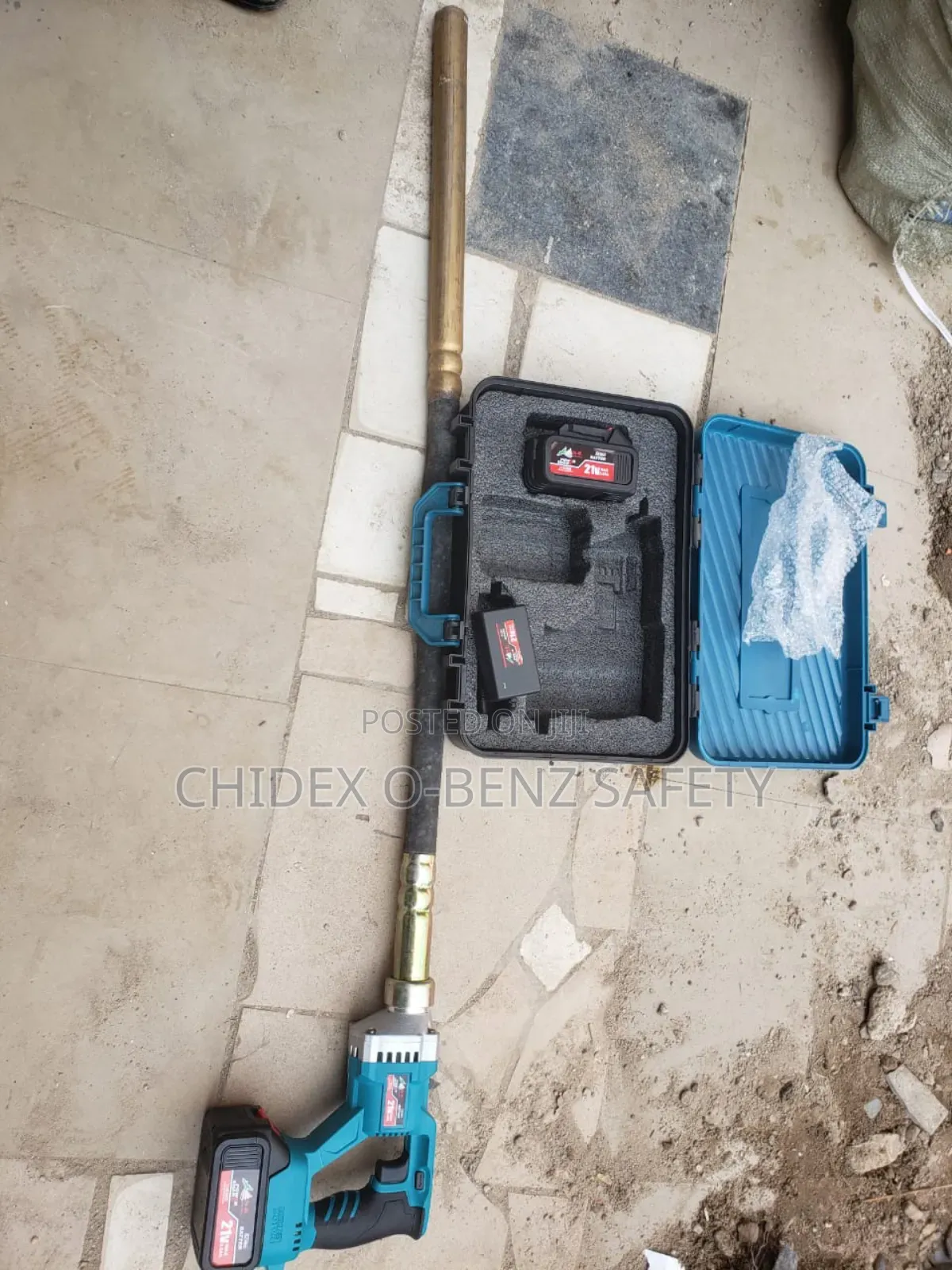Cordless Concrete Vibrator Makita 118v