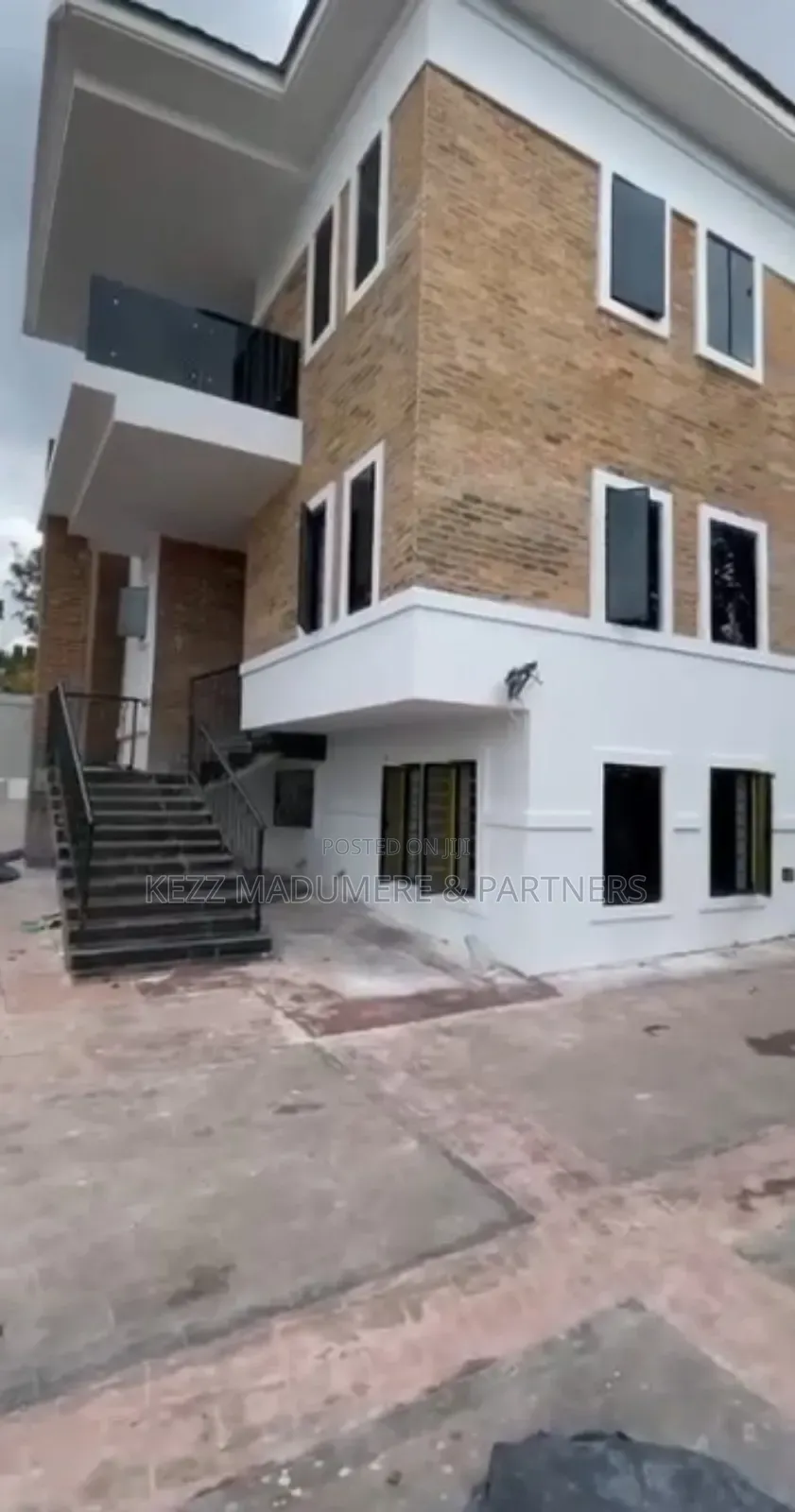 6bdrm Duplex in Independence Layout, for sale