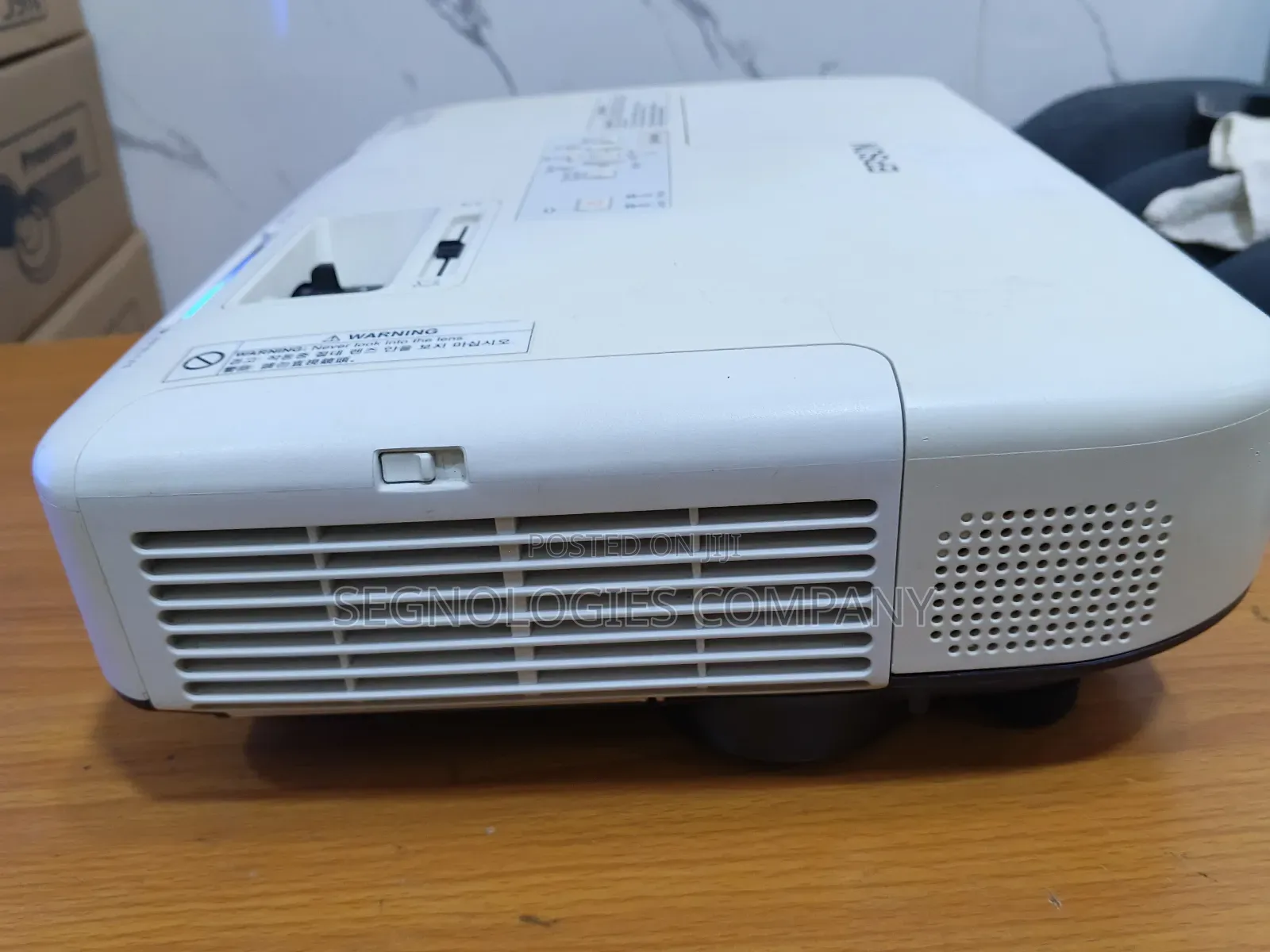 Epson Eb-1950 4500 Lumens 3lcd Professional Projector