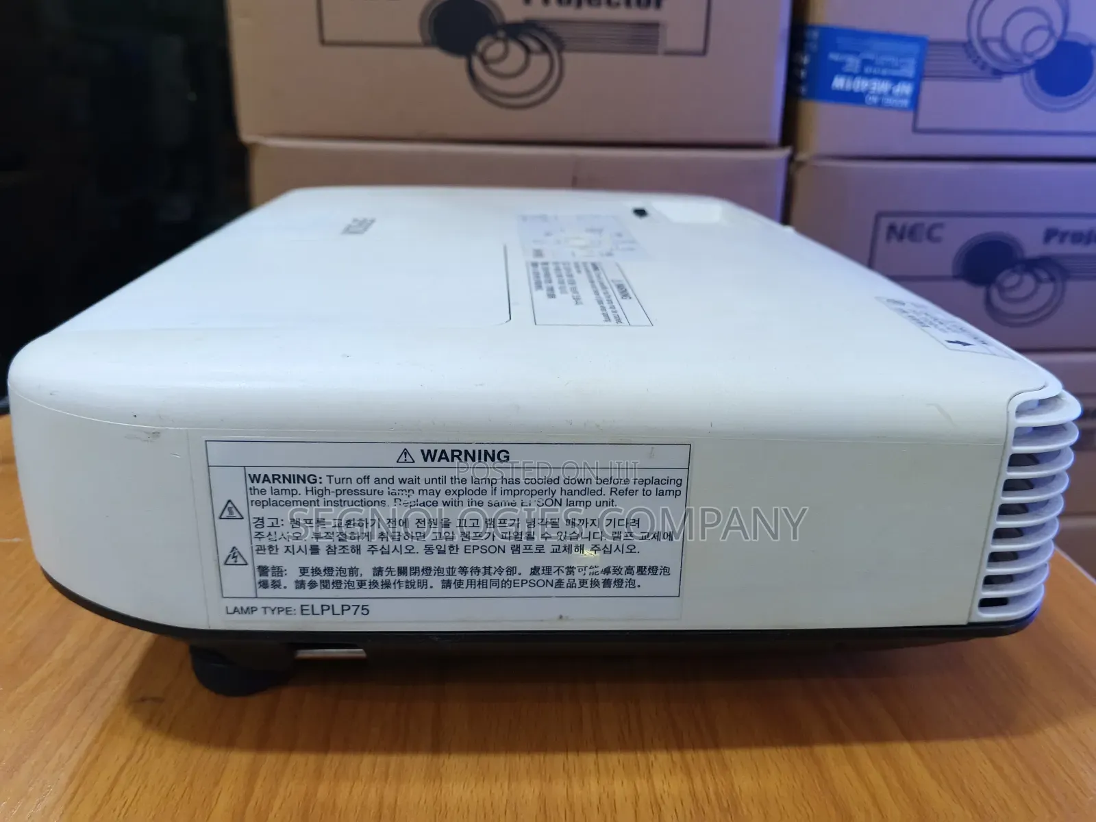 Epson Eb-1950 4500 Lumens 3lcd Professional Projector