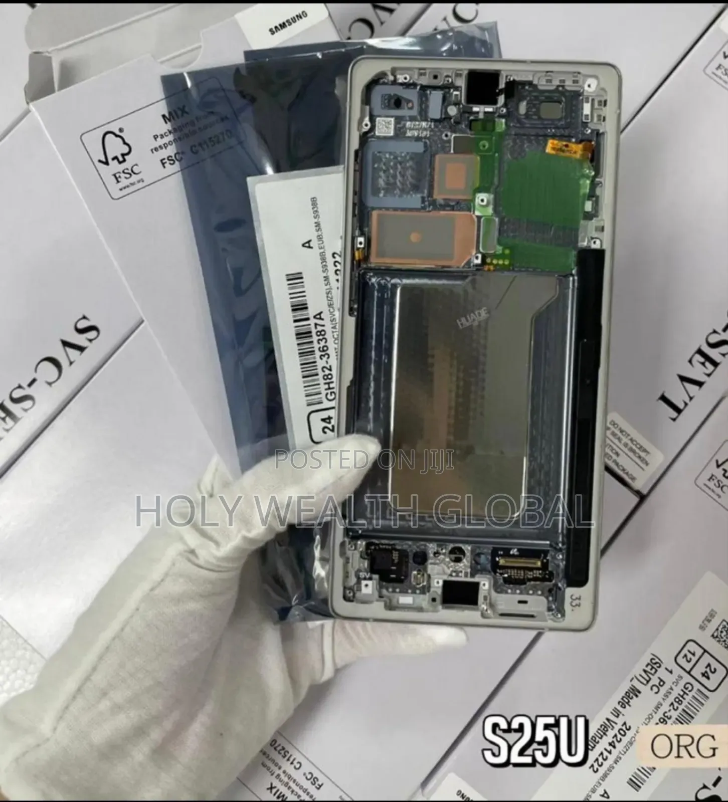 Professional Mobile Phone Technician With a Professional Machinery