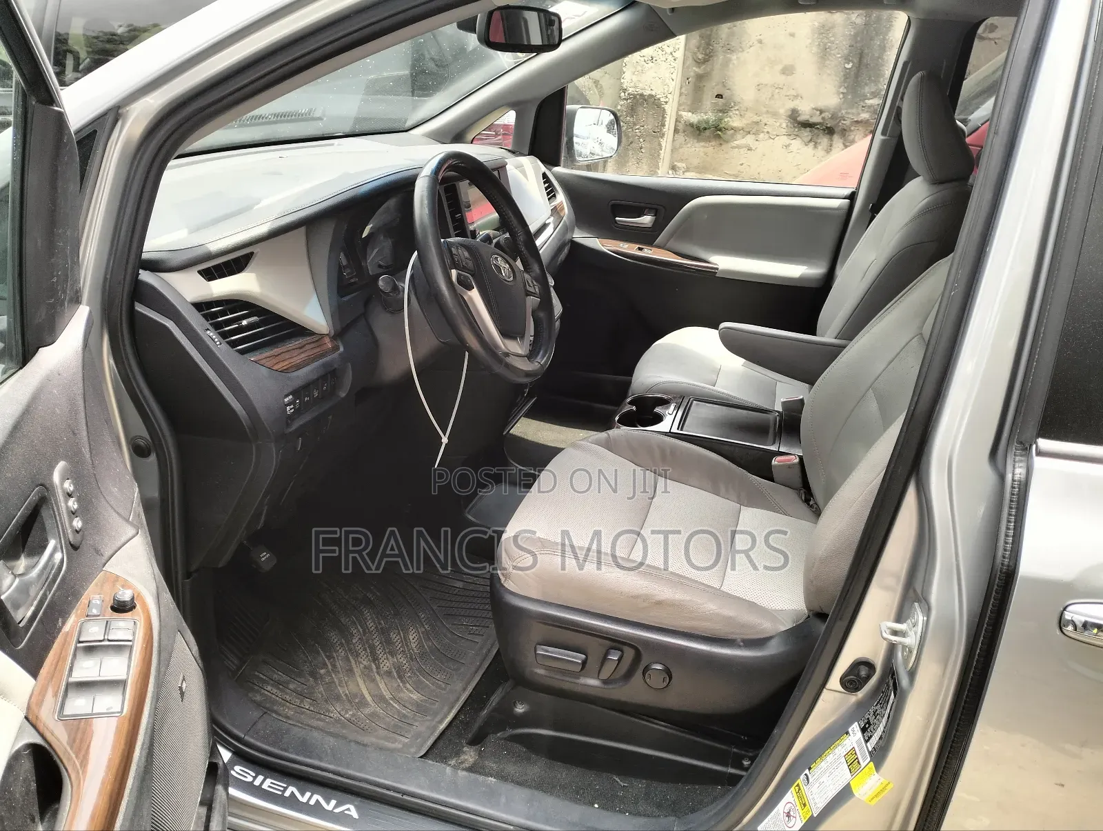 Toyota Sienna Limited Premium 7-Passenger 4dr Minivan (3.5L 6cyl 6A)