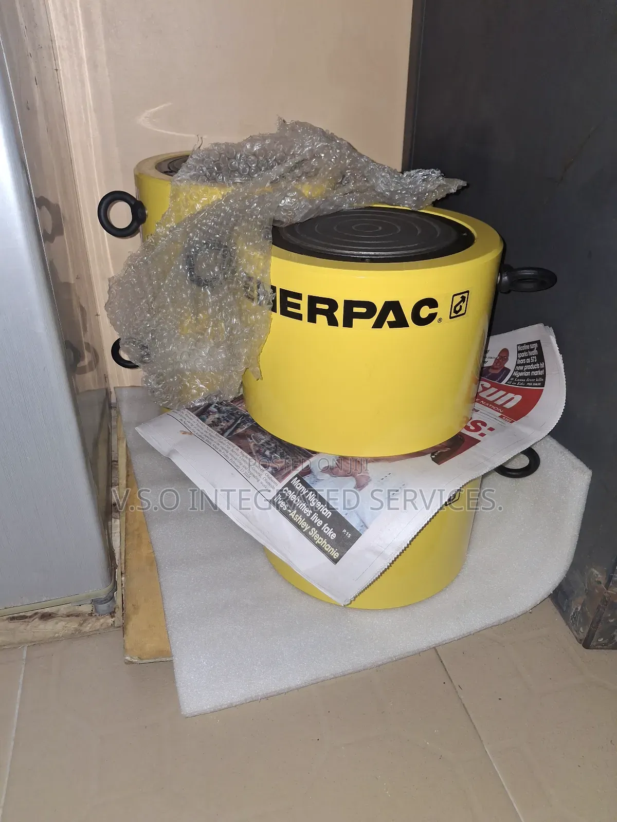200 Ton Enerpac Hydraulic Jack (Low Ram) RCS 2002