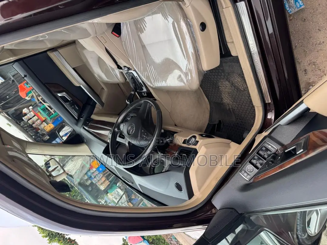 Mercedes-Benz GLK-Class 350 4MATIC 2012 Brown