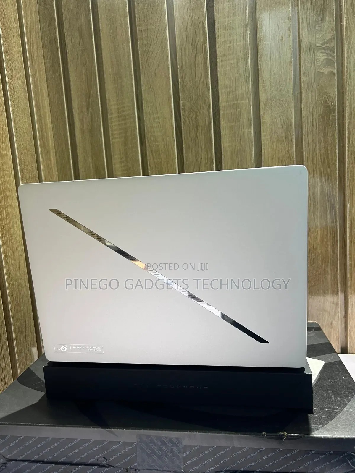 Laptop Asus ROG Zephyrus G14 16GB AMD Ryzen 9 SSD 1T