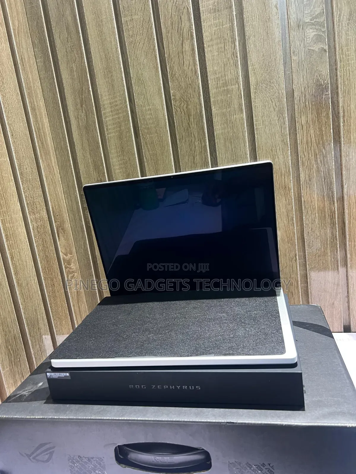 Laptop Asus ROG Zephyrus G14 16GB AMD Ryzen 9 SSD 1T
