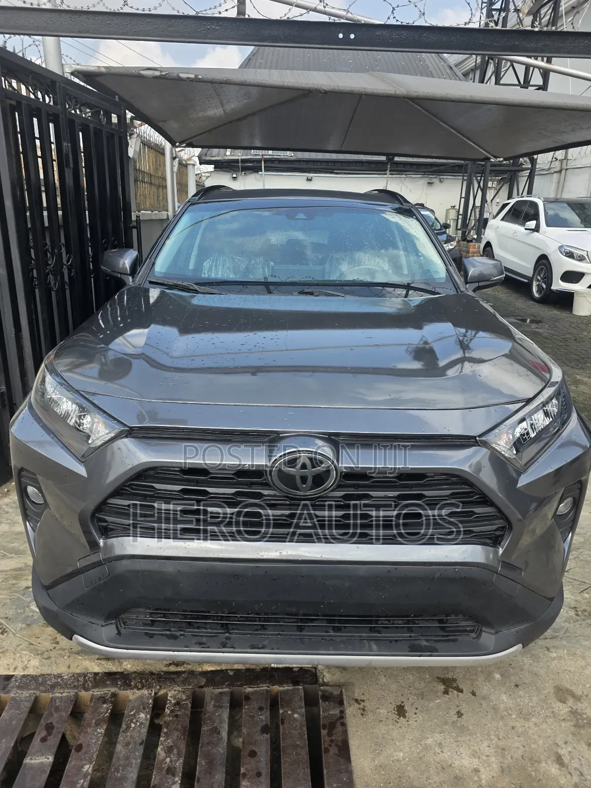 Toyota RAV4 XLE AWD 2020 Gray