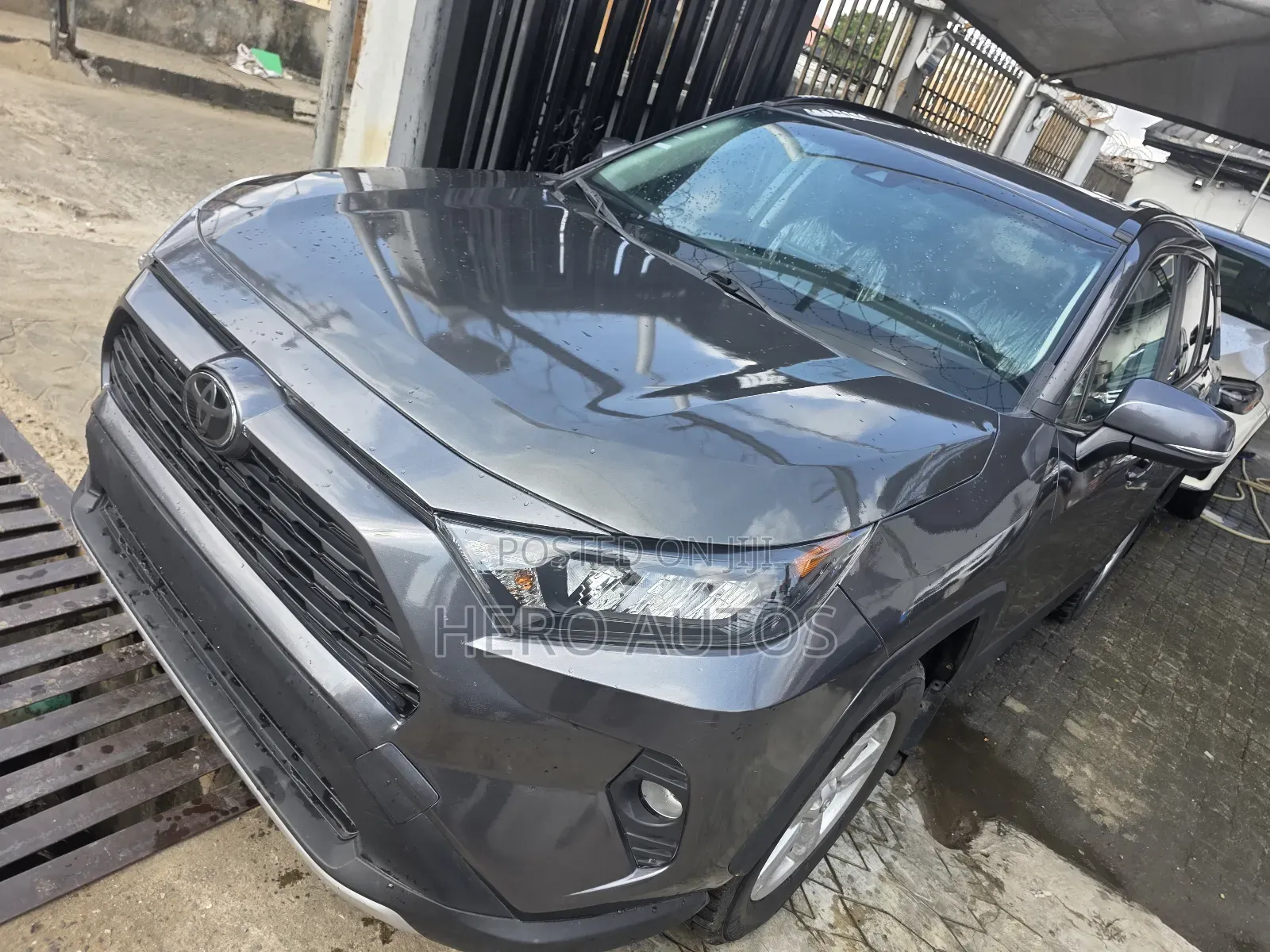 Toyota RAV4 XLE AWD 2020 Gray