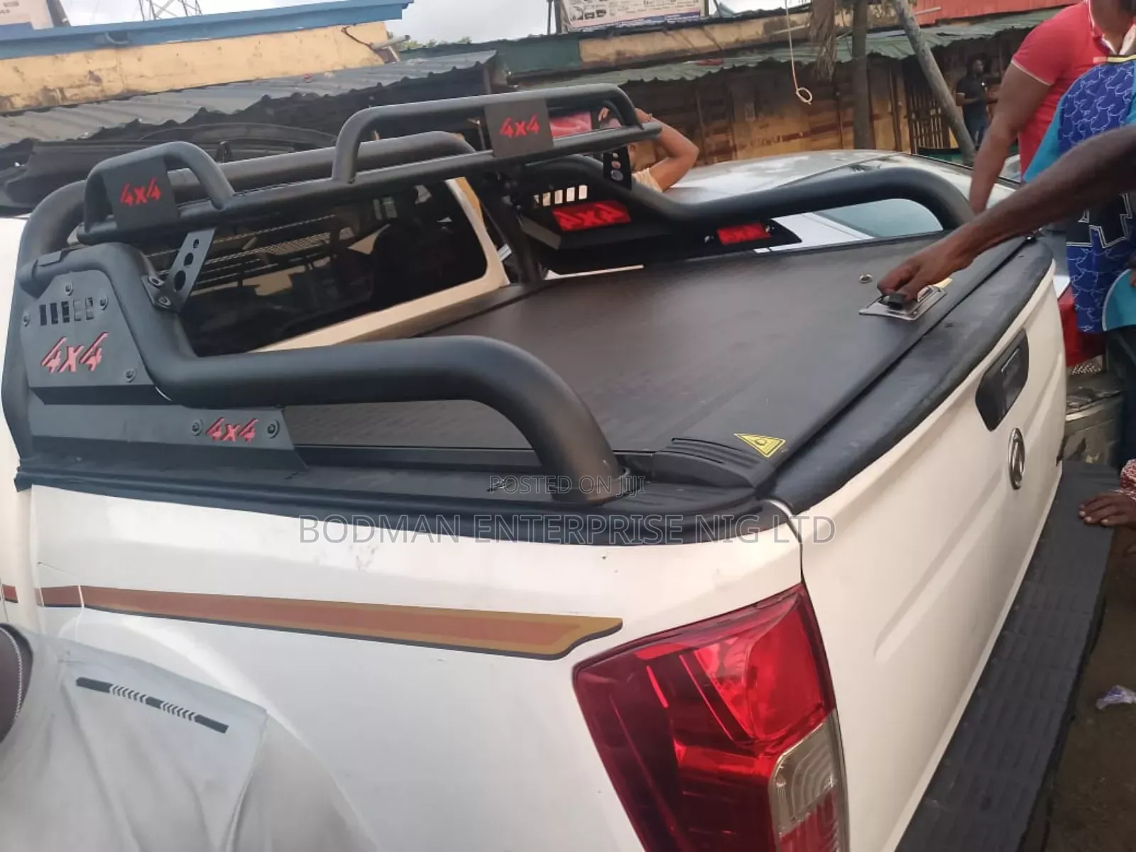 Retractable Booth Cover With Off Road Spoiler _-£#08