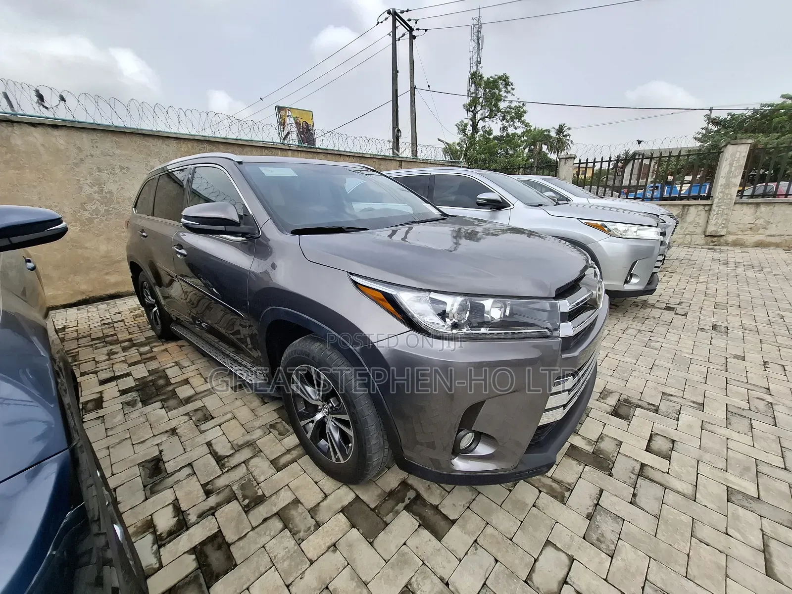 Toyota Highlander XLE 4x4 V6 (3.5L 6cyl 8A) 2017 Gray