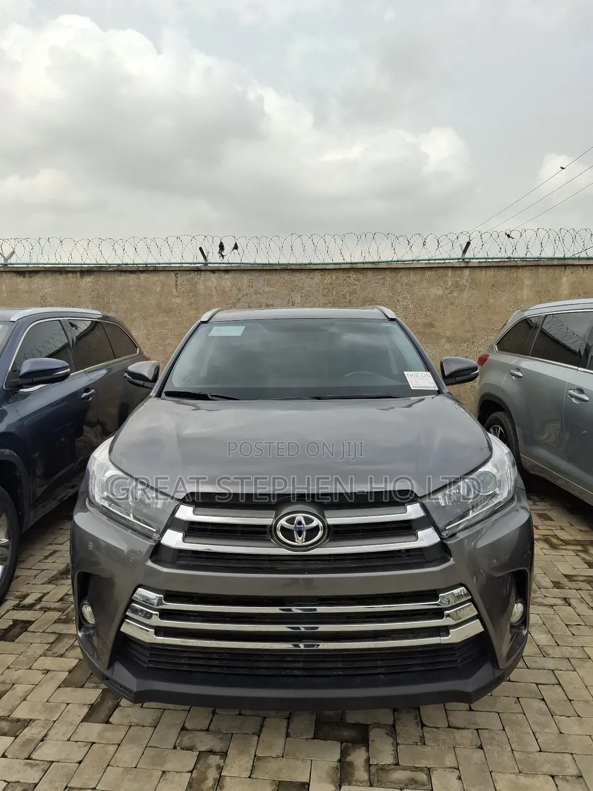 Toyota Highlander XLE 4x4 V6 (3.5L 6cyl 8A) 2017 Gray