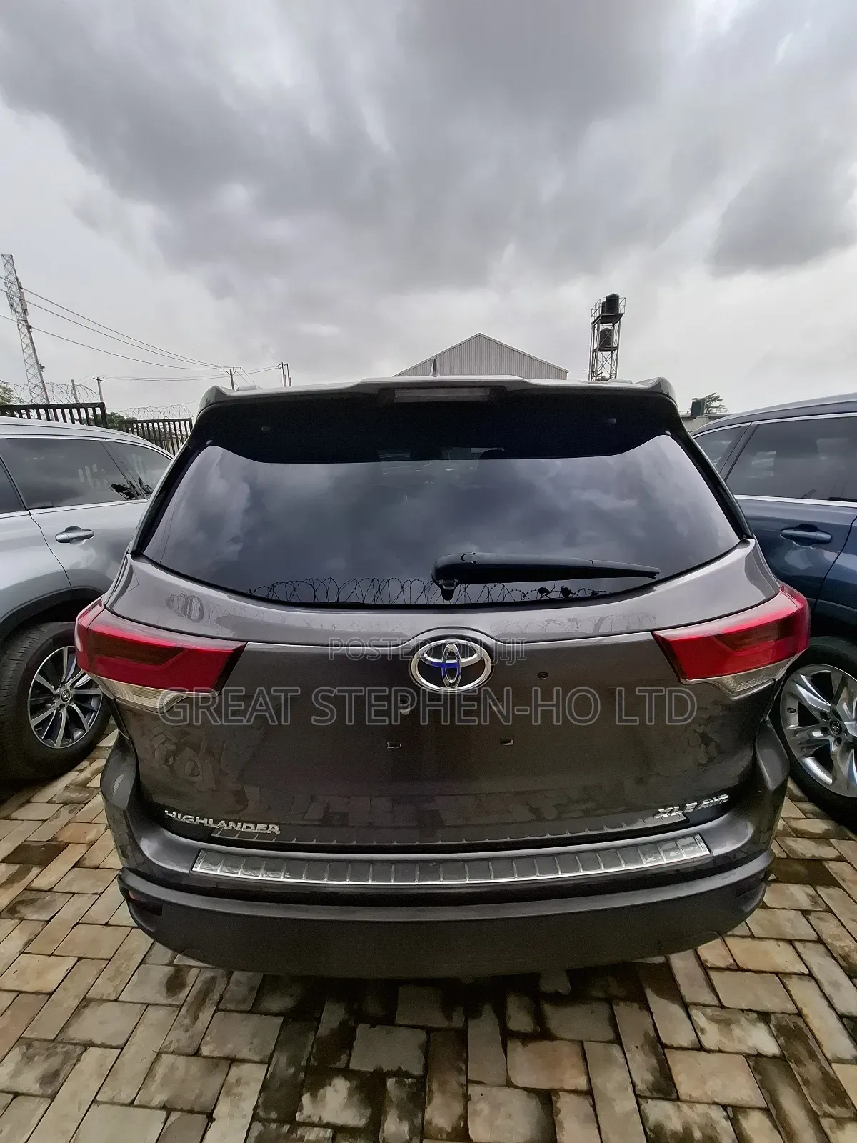 Toyota Highlander XLE 4x4 V6 (3.5L 6cyl 8A) 2017 Gray