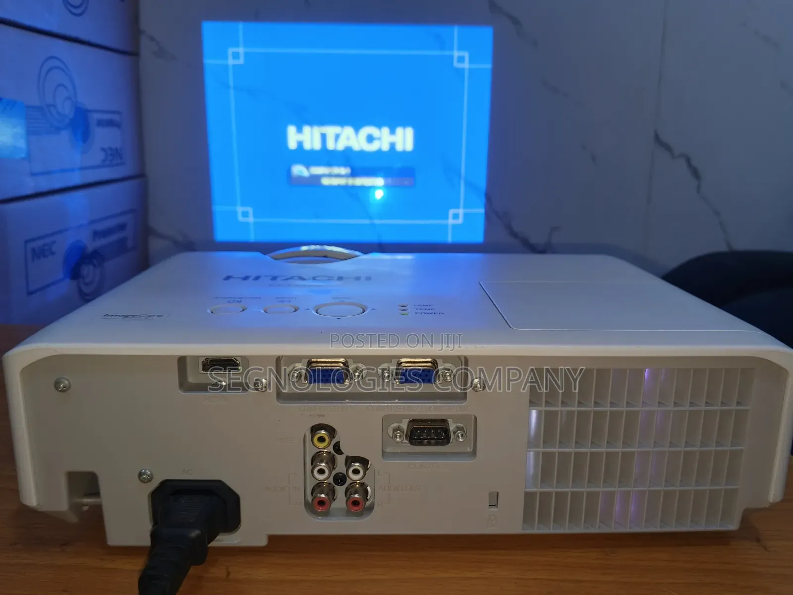Hitachi Cp-ex402 4200 Lumens Xga Multimedia Projector