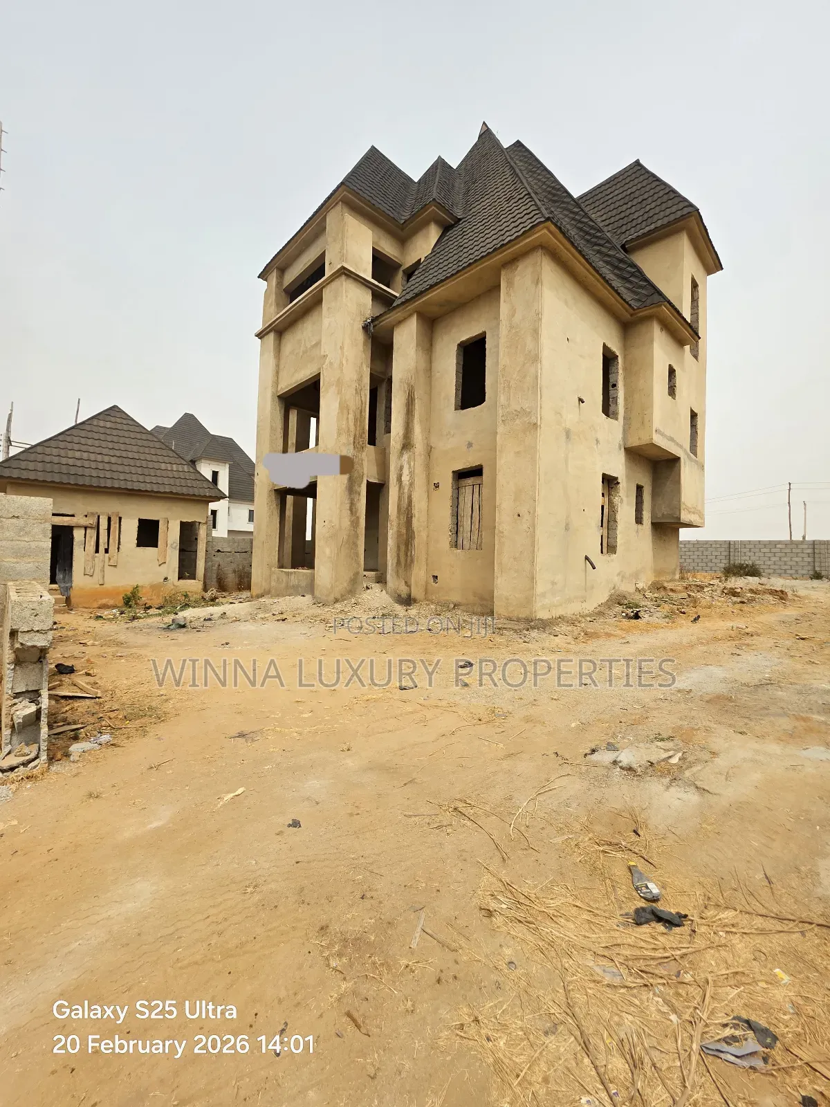 5bdrm Duplex in Dakwo Districts for sale