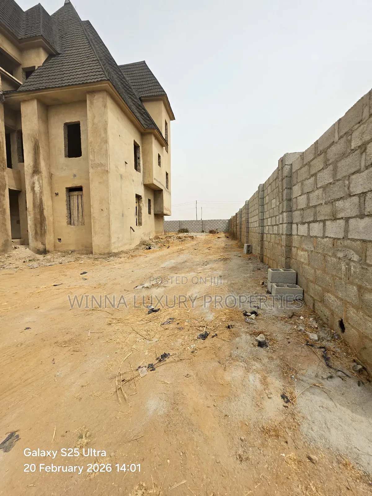 5bdrm Duplex in Dakwo Districts for sale
