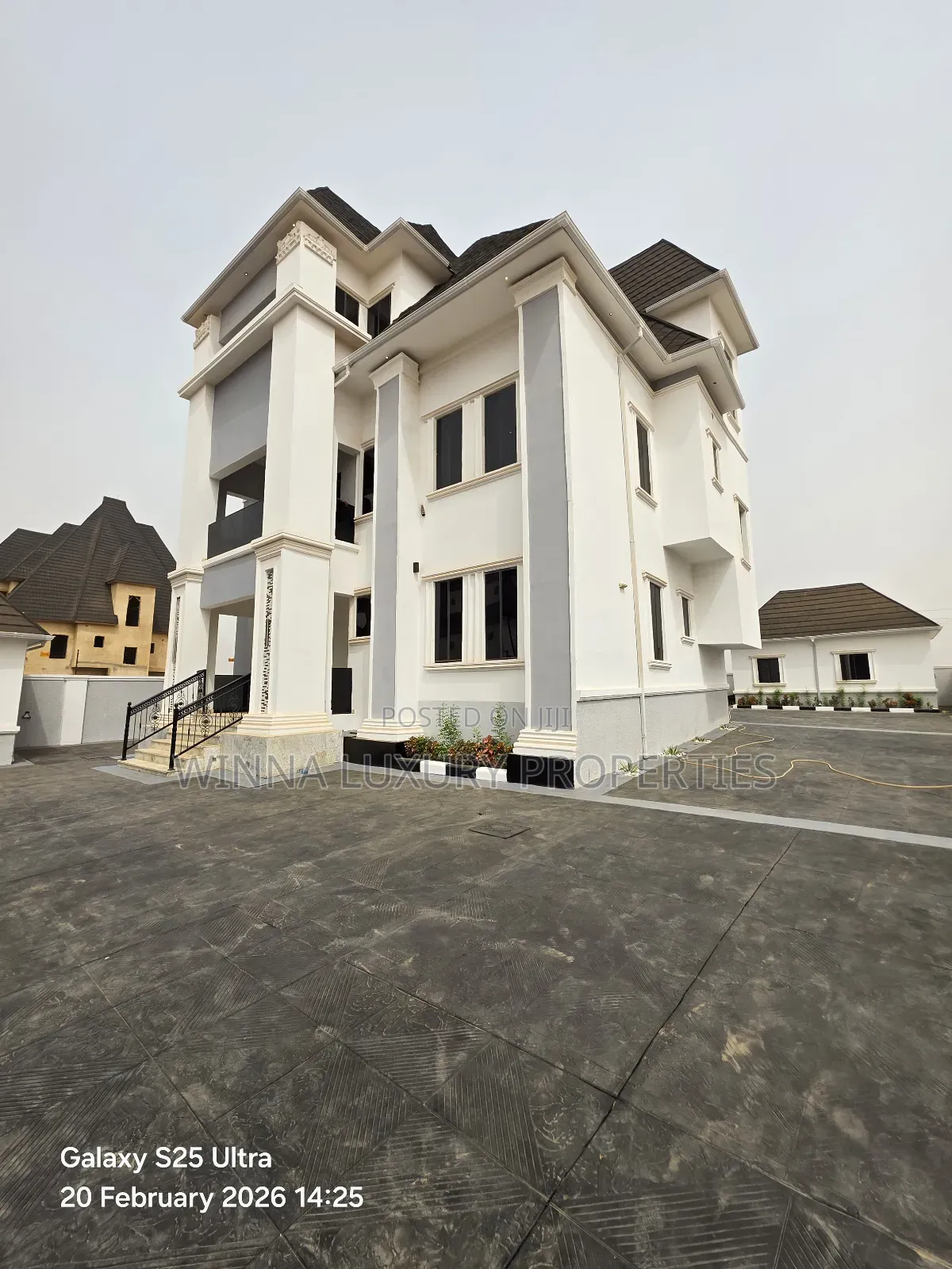 6bdrm Duplex in Faplins, Dakwo District for sale