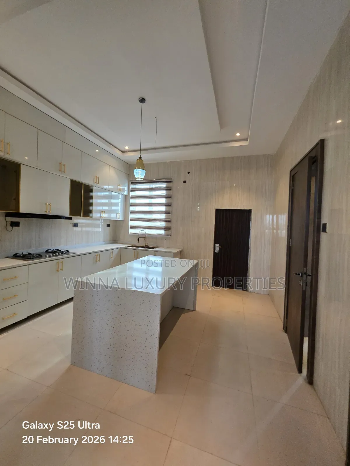 6bdrm Duplex in Faplins, Dakwo District for sale