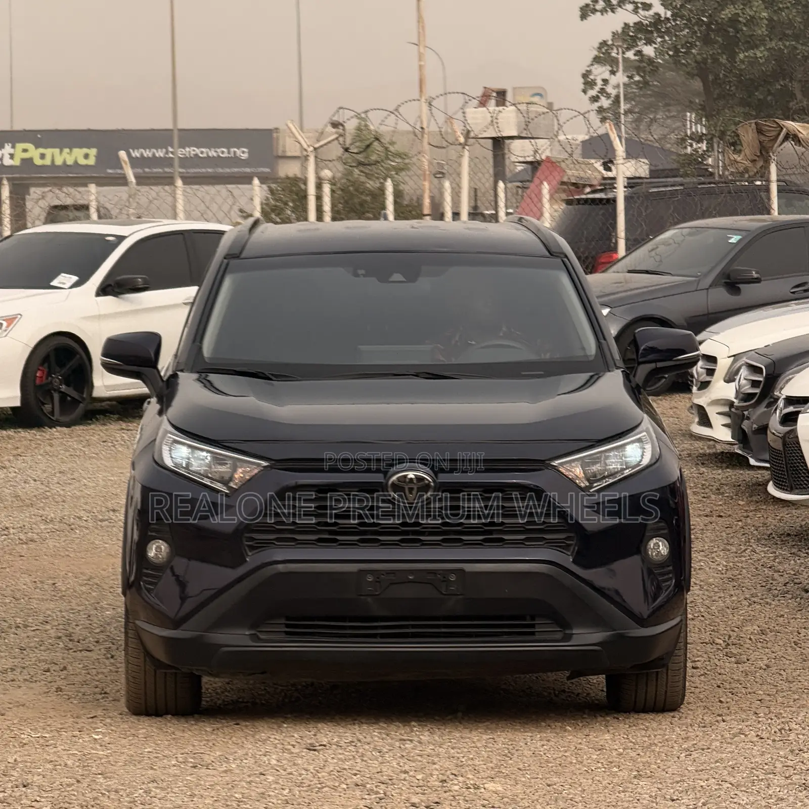 Toyota RAV4 XLE Premium 2021 Blue