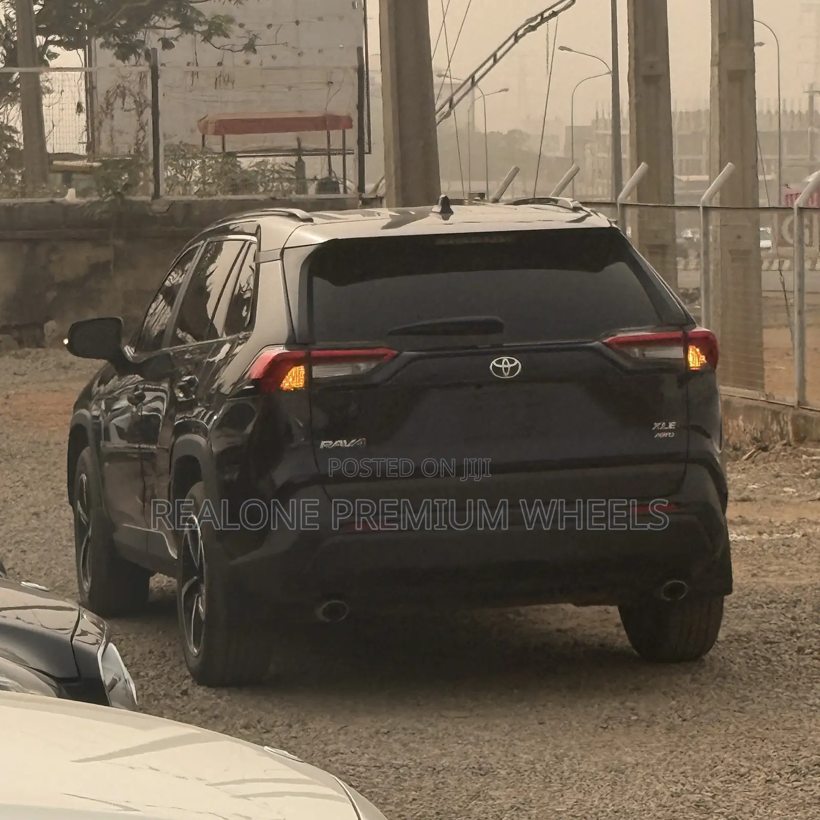 Toyota RAV4 XLE Premium 2021 Blue