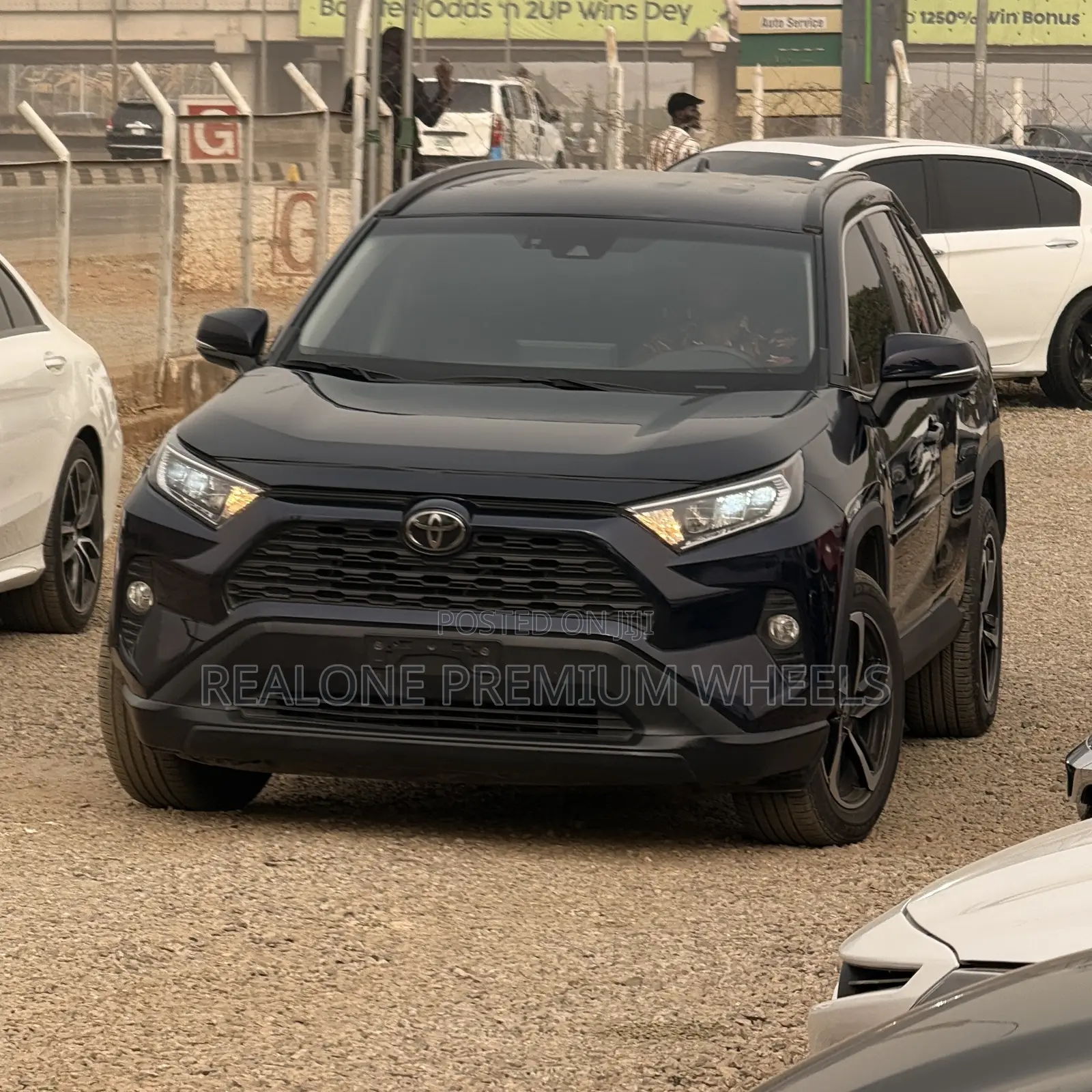 Toyota RAV4 XLE Premium 2021 Blue