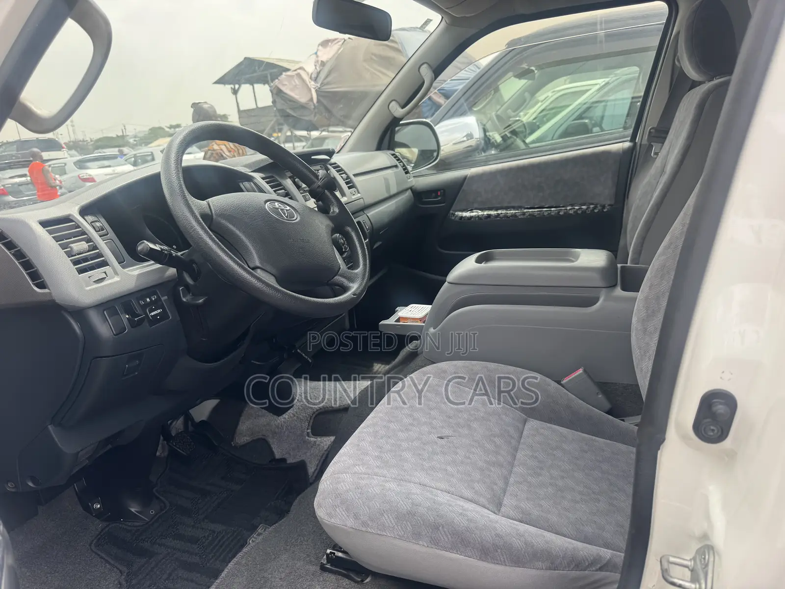 Toyota HiAce 2012 White