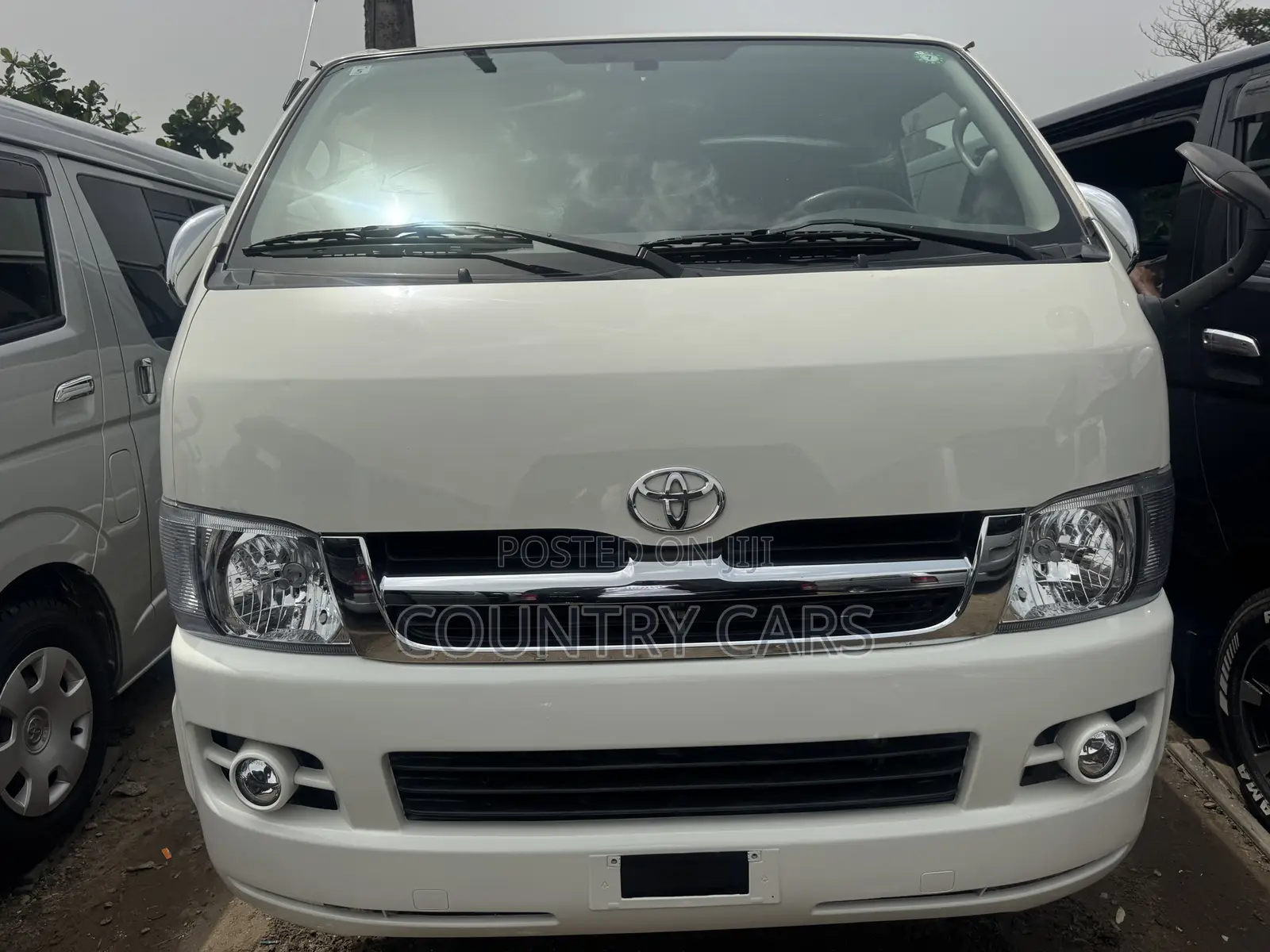 Toyota HiAce 2013 White