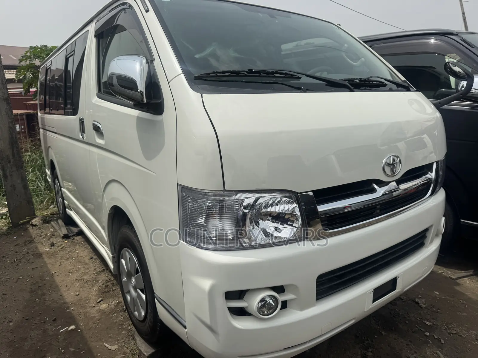Toyota HiAce 2013 White