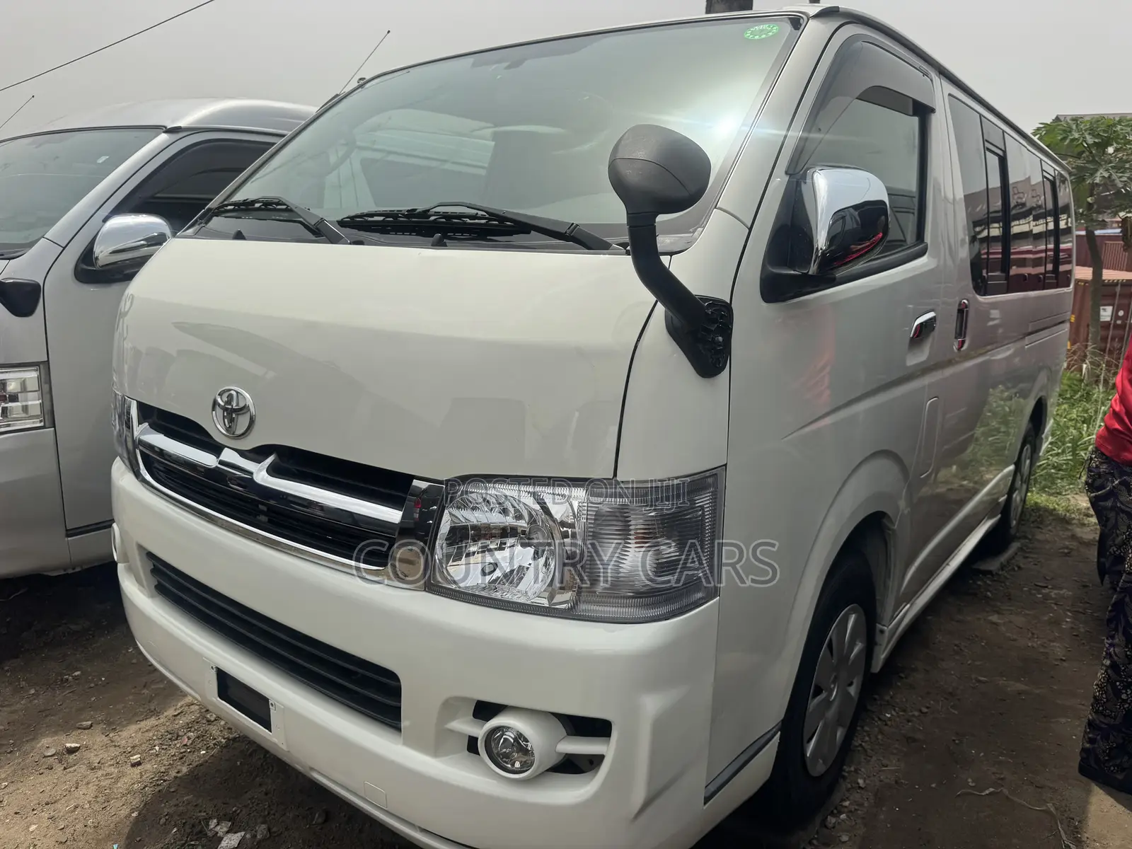Toyota HiAce 2013 White