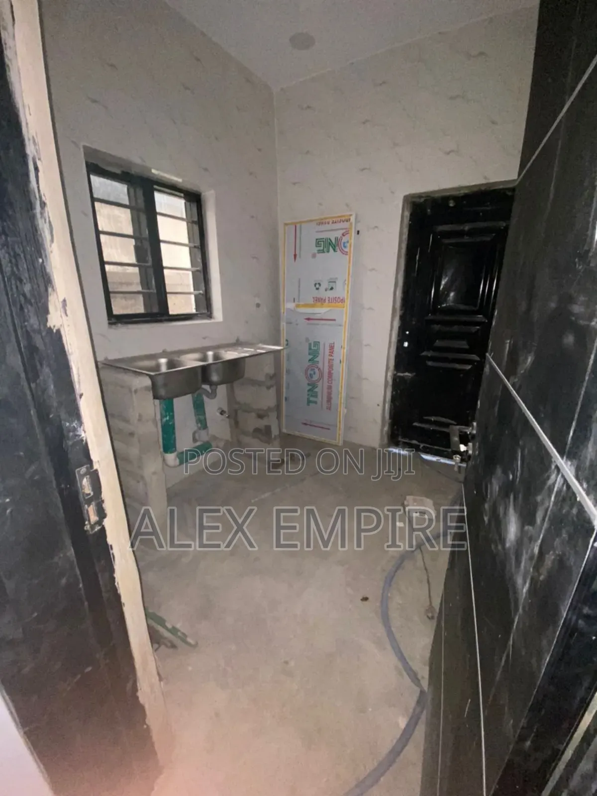 Mini Flat in Ago Palace for rent