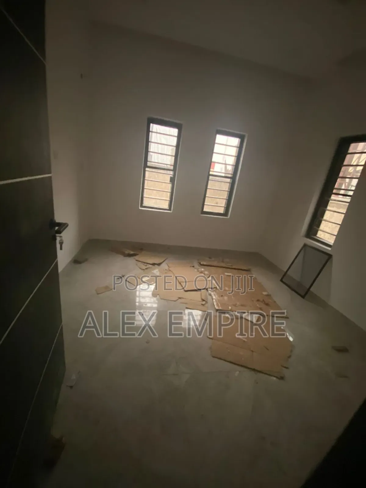 Mini Flat in Ago Palace for rent