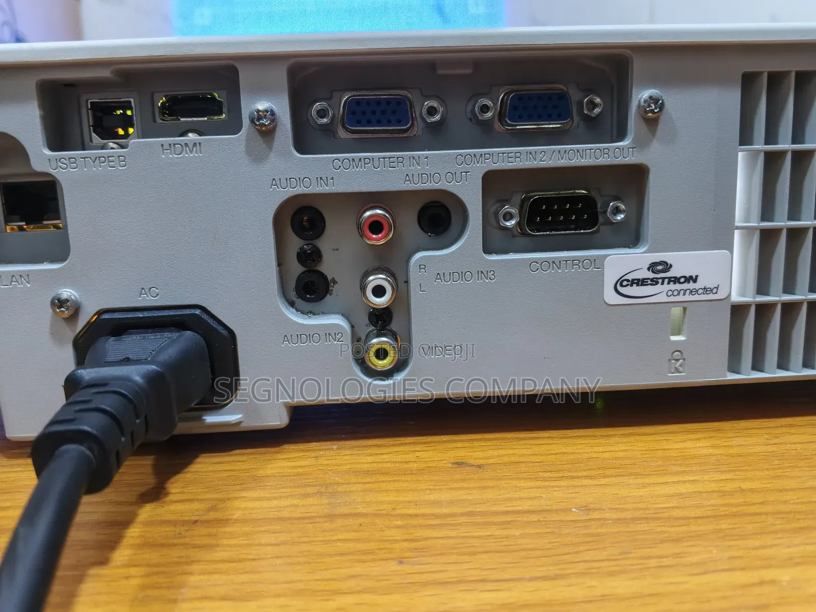 Hitachi Cp-ew301n 3000 Lumens Wxga 3lcd Projector
