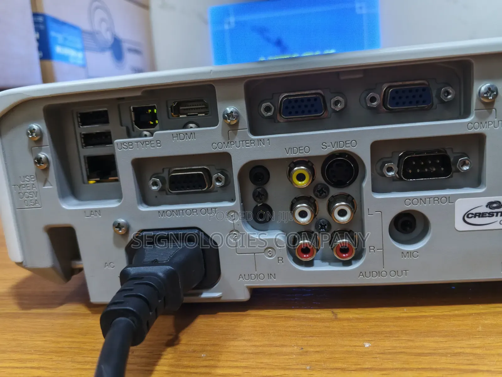 Hitachi Cp-x3030wn 3200 Lumens Projector