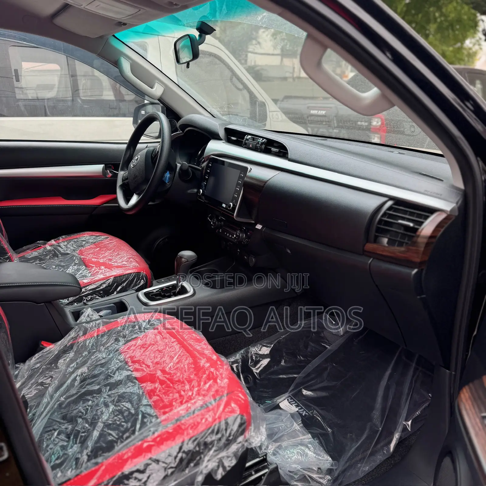 New Toyota Hilux 2025 Black
