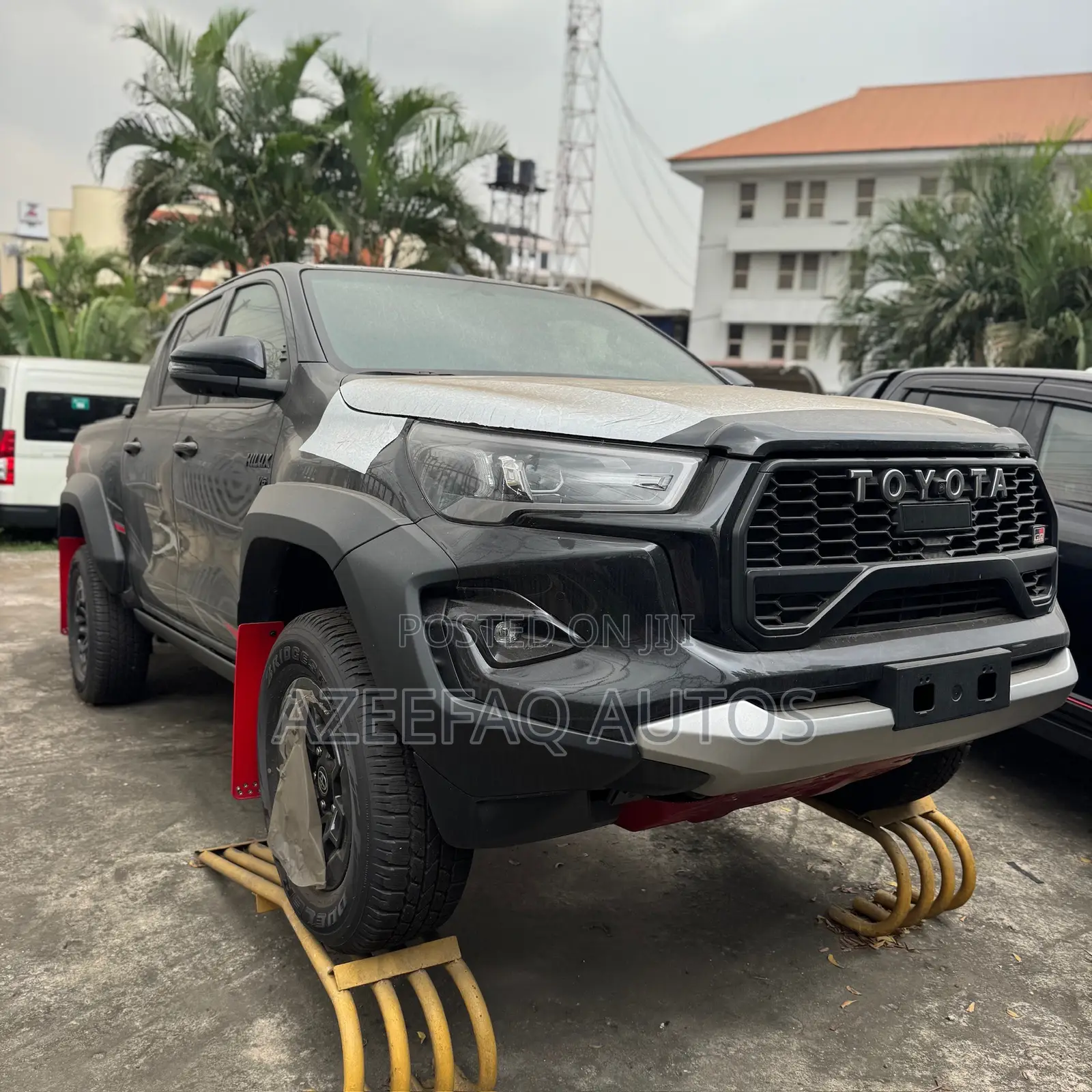 New Toyota Hilux 2025 Black