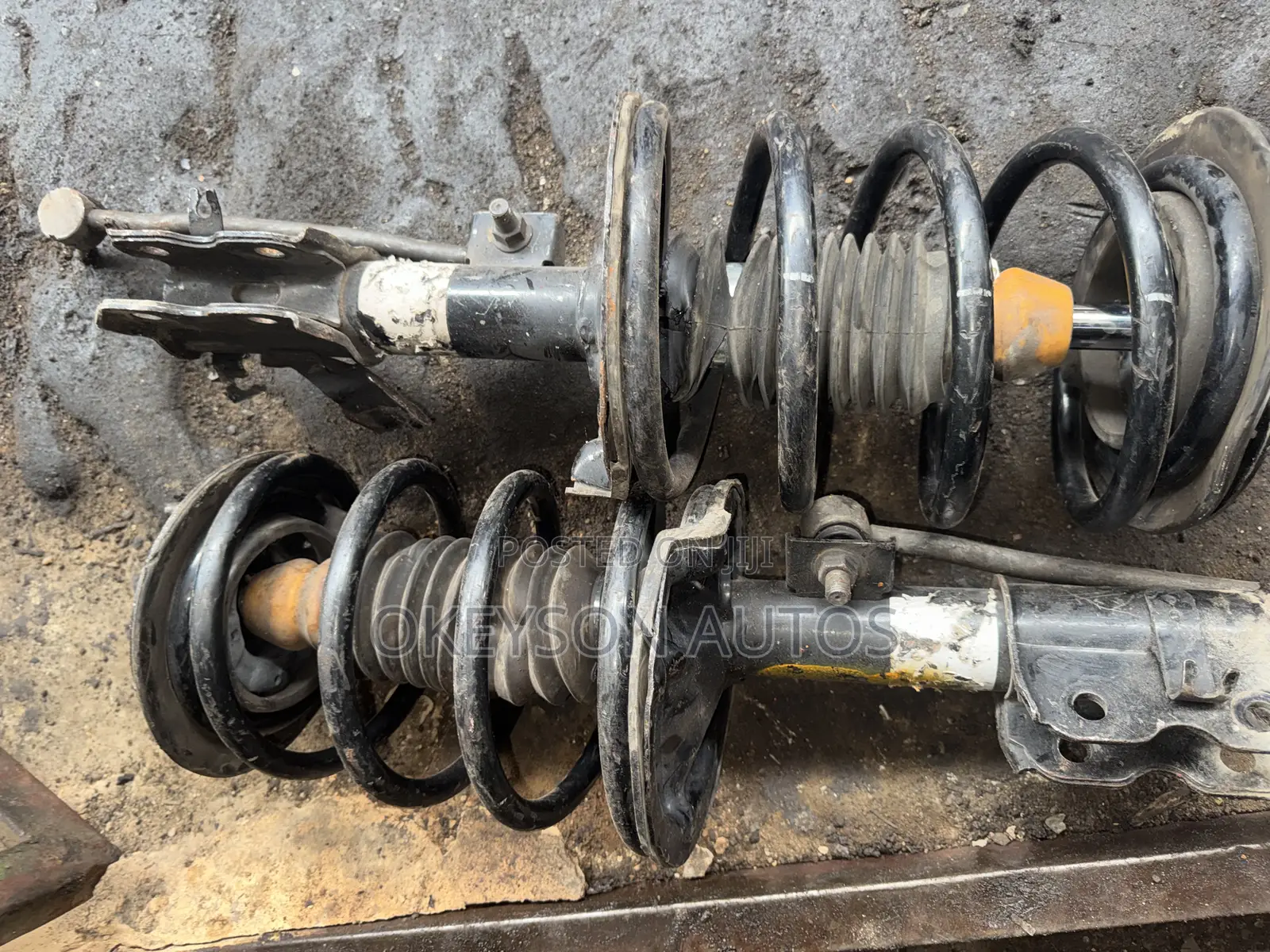 Front Shock Absorber For Nissan Altima 2001-2005 Model