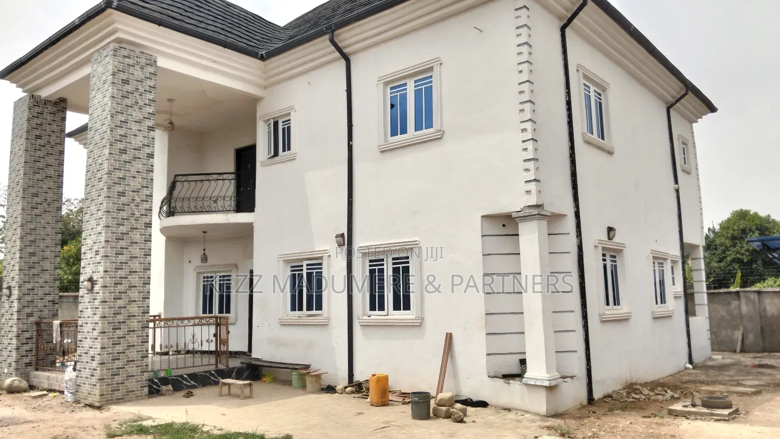 5bdrm Duplex in Inside An Estate, for sale