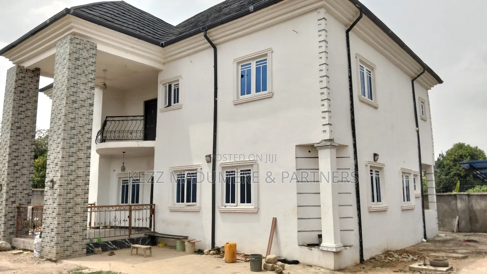 5bdrm Duplex in Inside An Estate, for sale