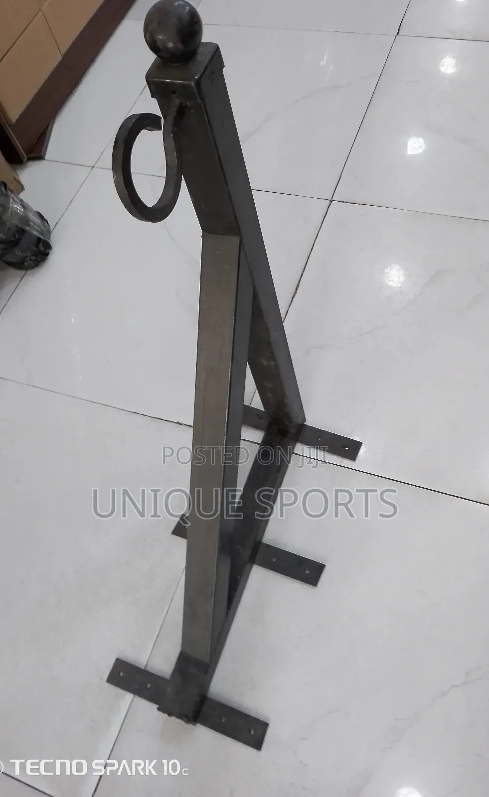 Heavy-Duty Punching Bag Hanger - Ideal for Home or Gym