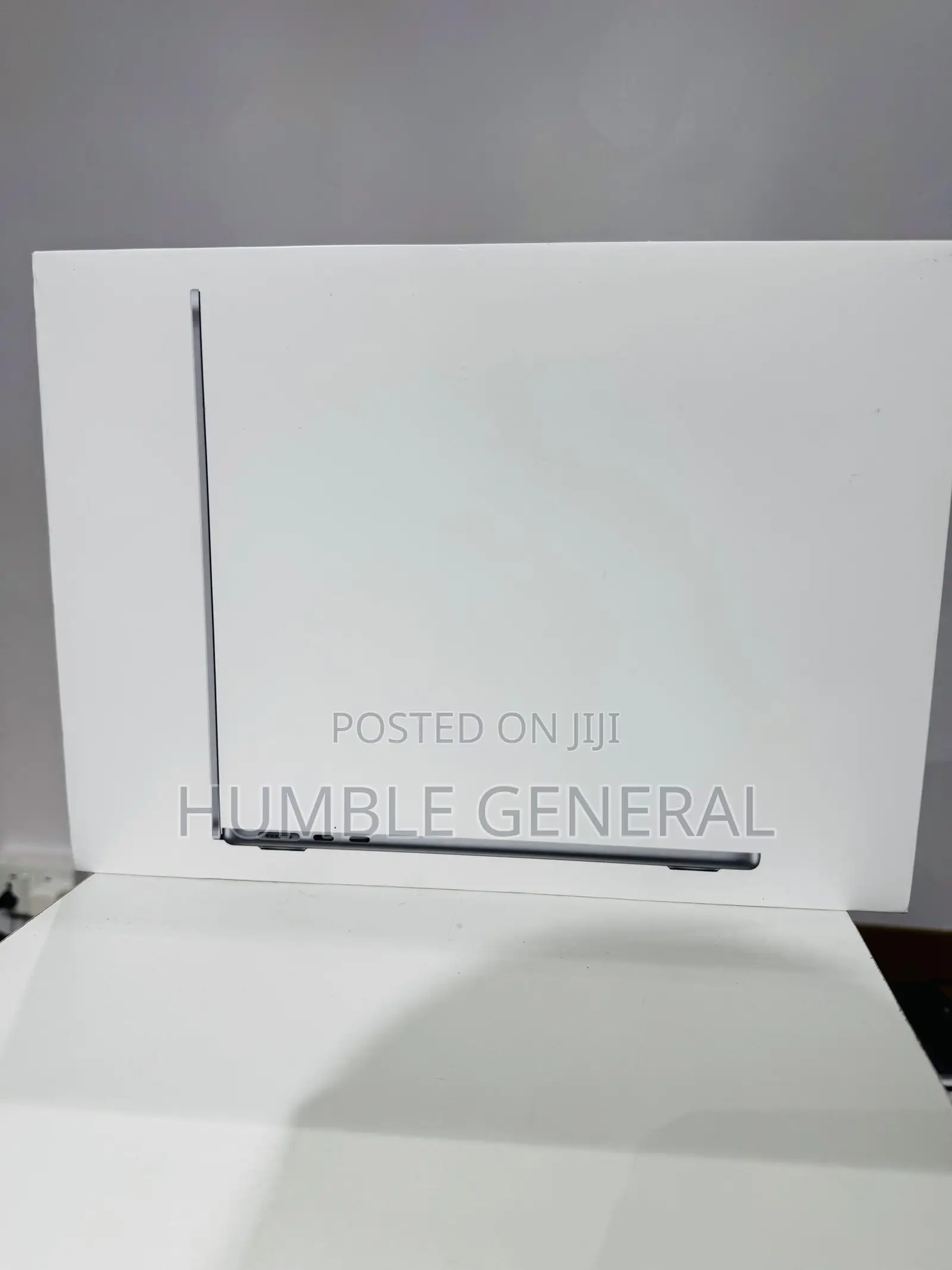 New Laptop Apple MacBook Air 2024 M3 13-inch 8GB Apple M3 SSD 256GB
