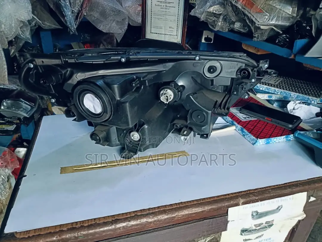 Toyota Rav4 2018 Headlight/Headlamp (Complete Set)