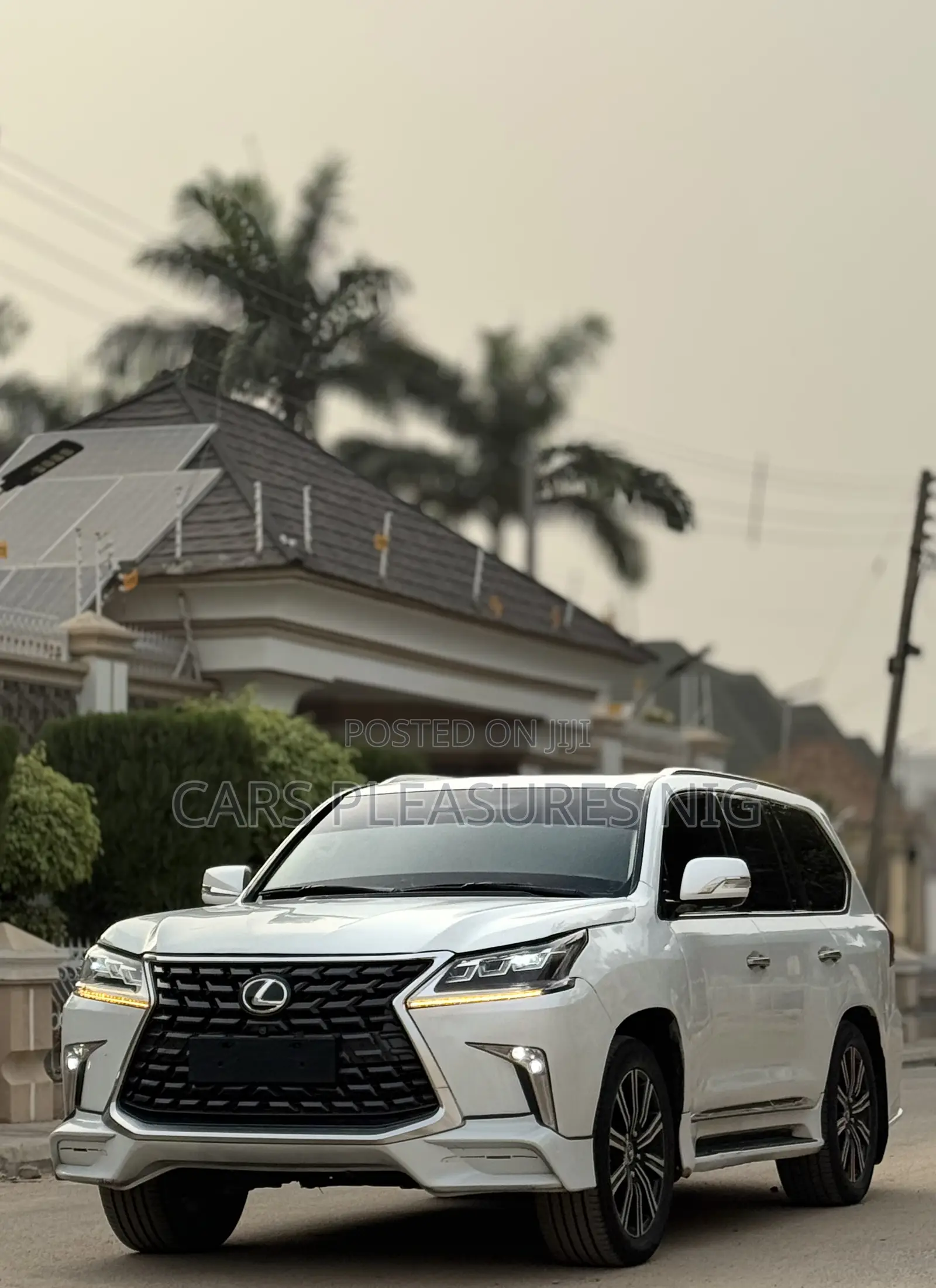 Lexus LX 570 2011 White