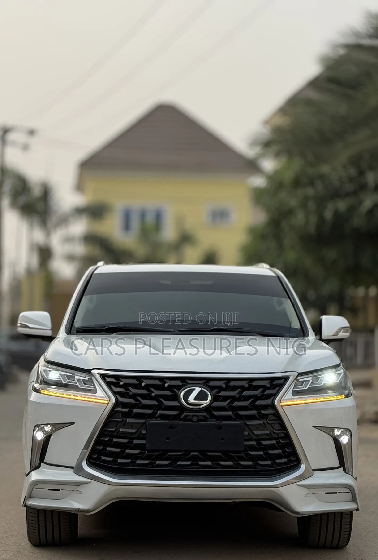 Lexus LX 570 2011 White