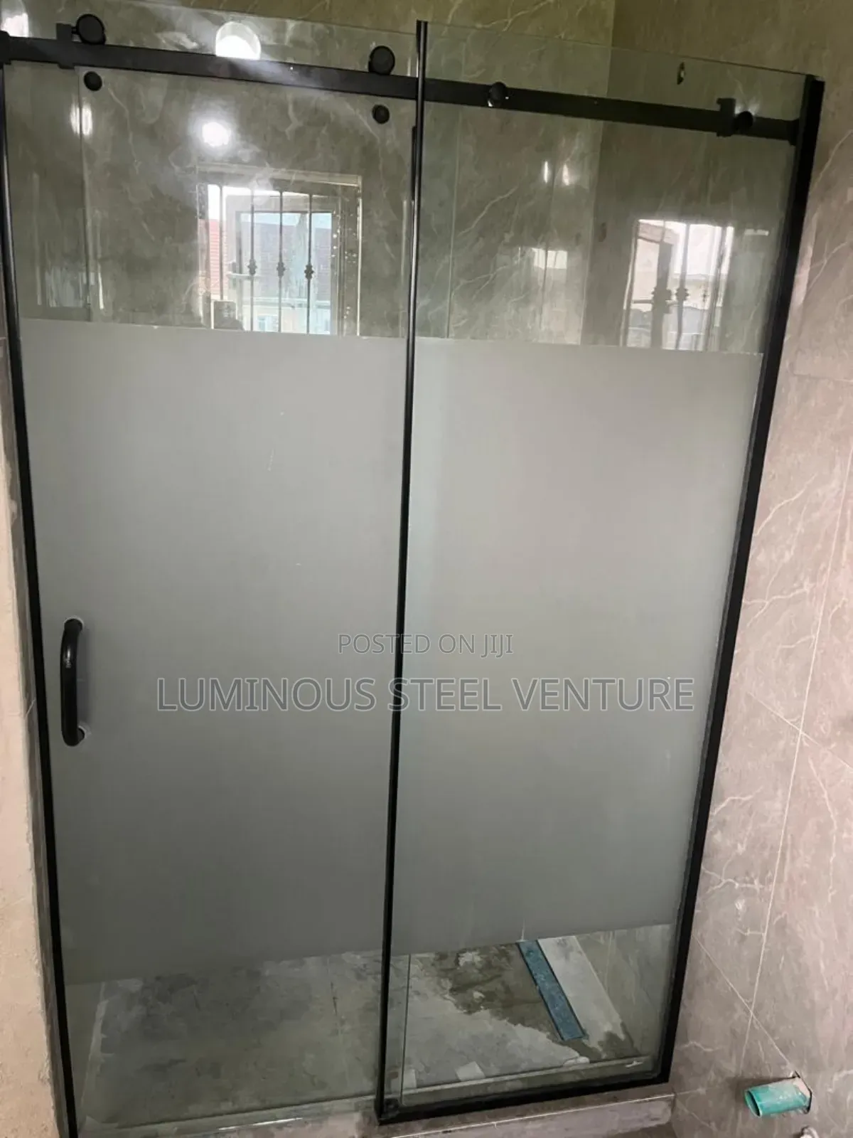 Stunning 10mm Black Profile Shower Cubicle.