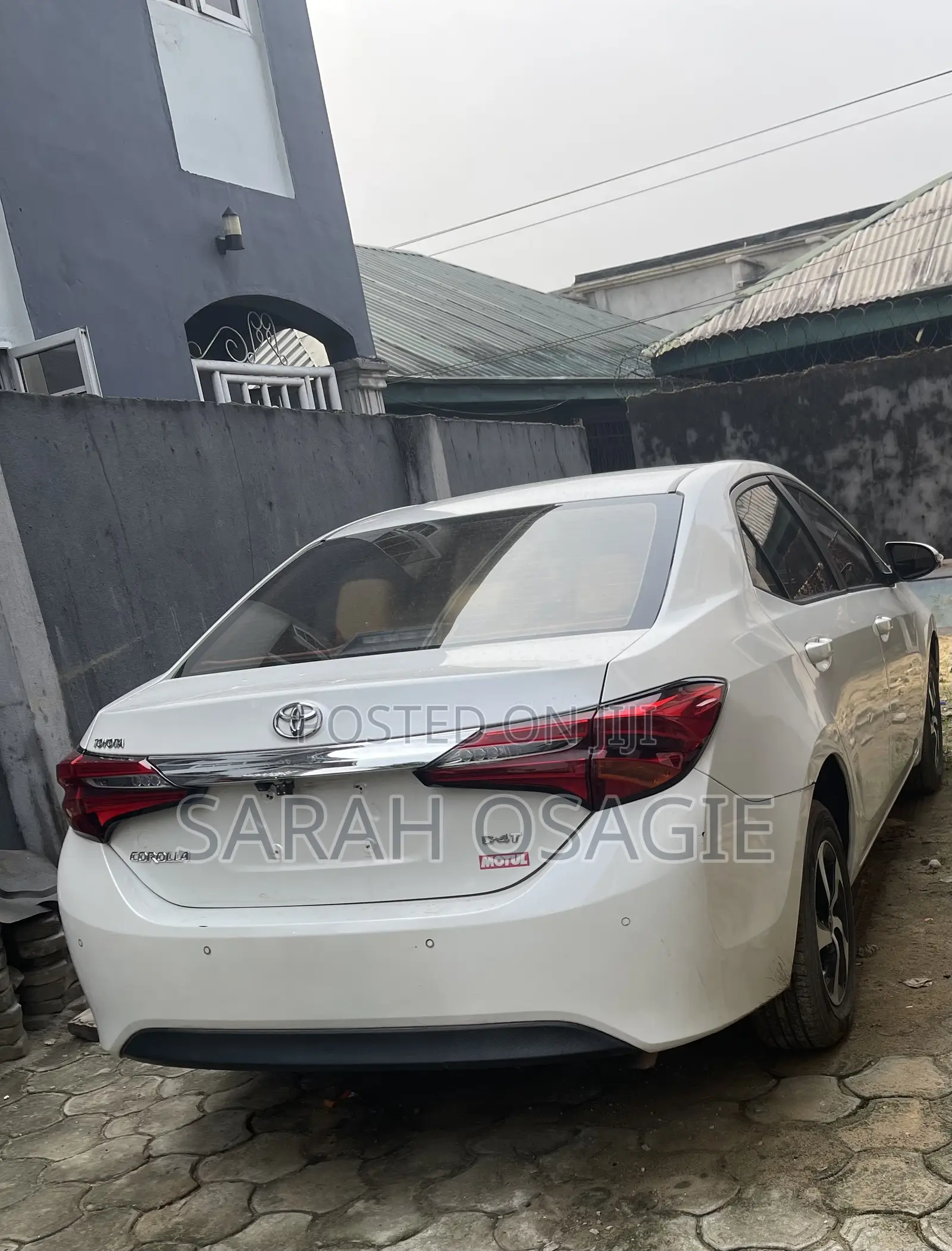 Toyota Corolla LE (1.8L 4cyl 2A) 2018 Off white